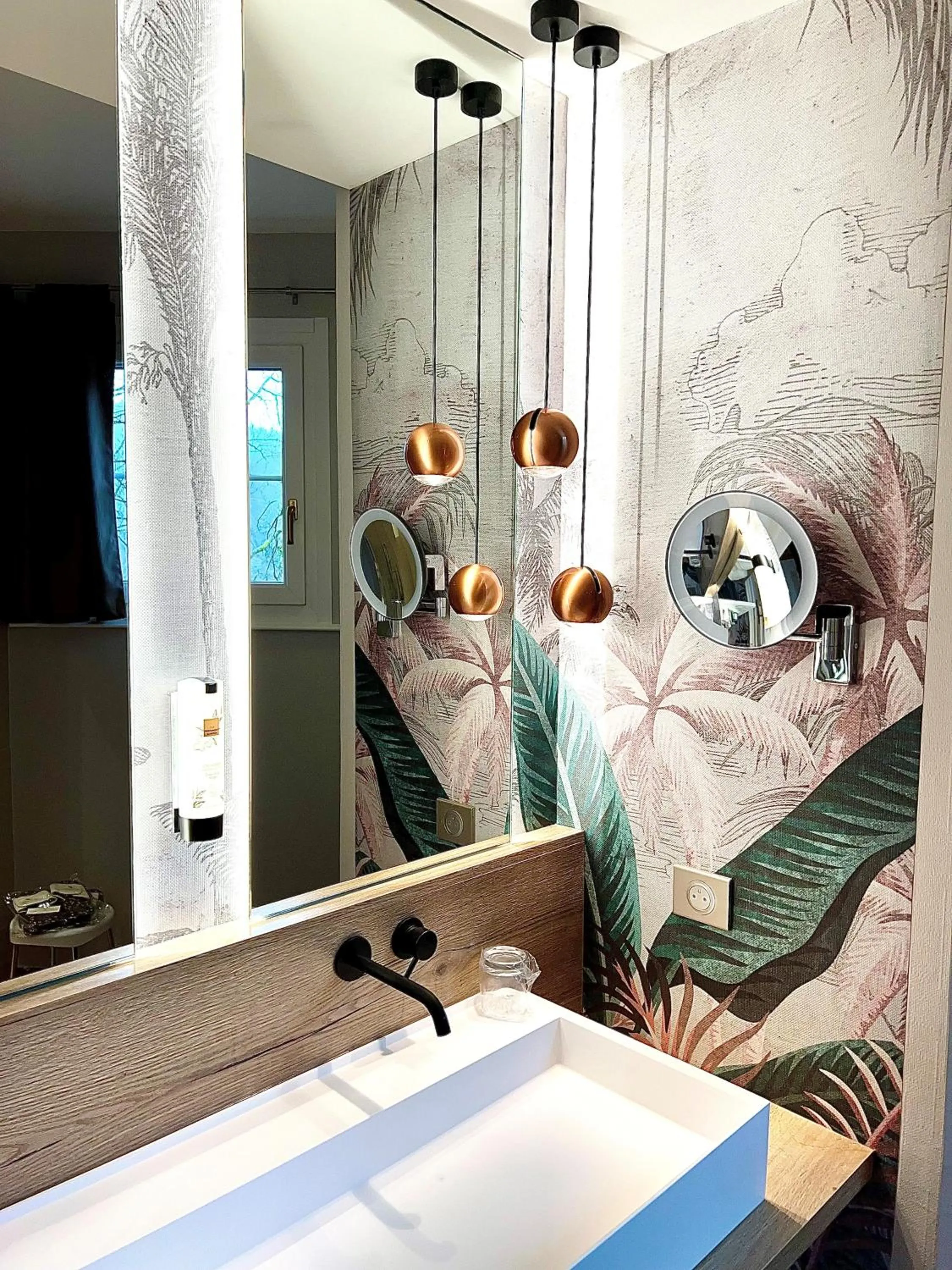 Bed in LA CHENEAUDIÈRE - Hôtel Spa - Relais & Châteaux - Restaurant étoilé