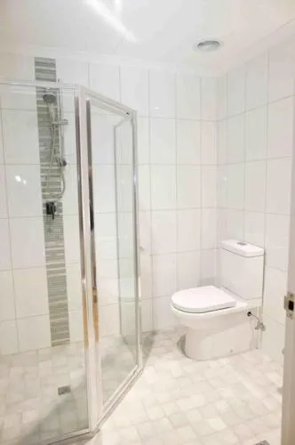 Shower in Club Tropical Resort Darwin