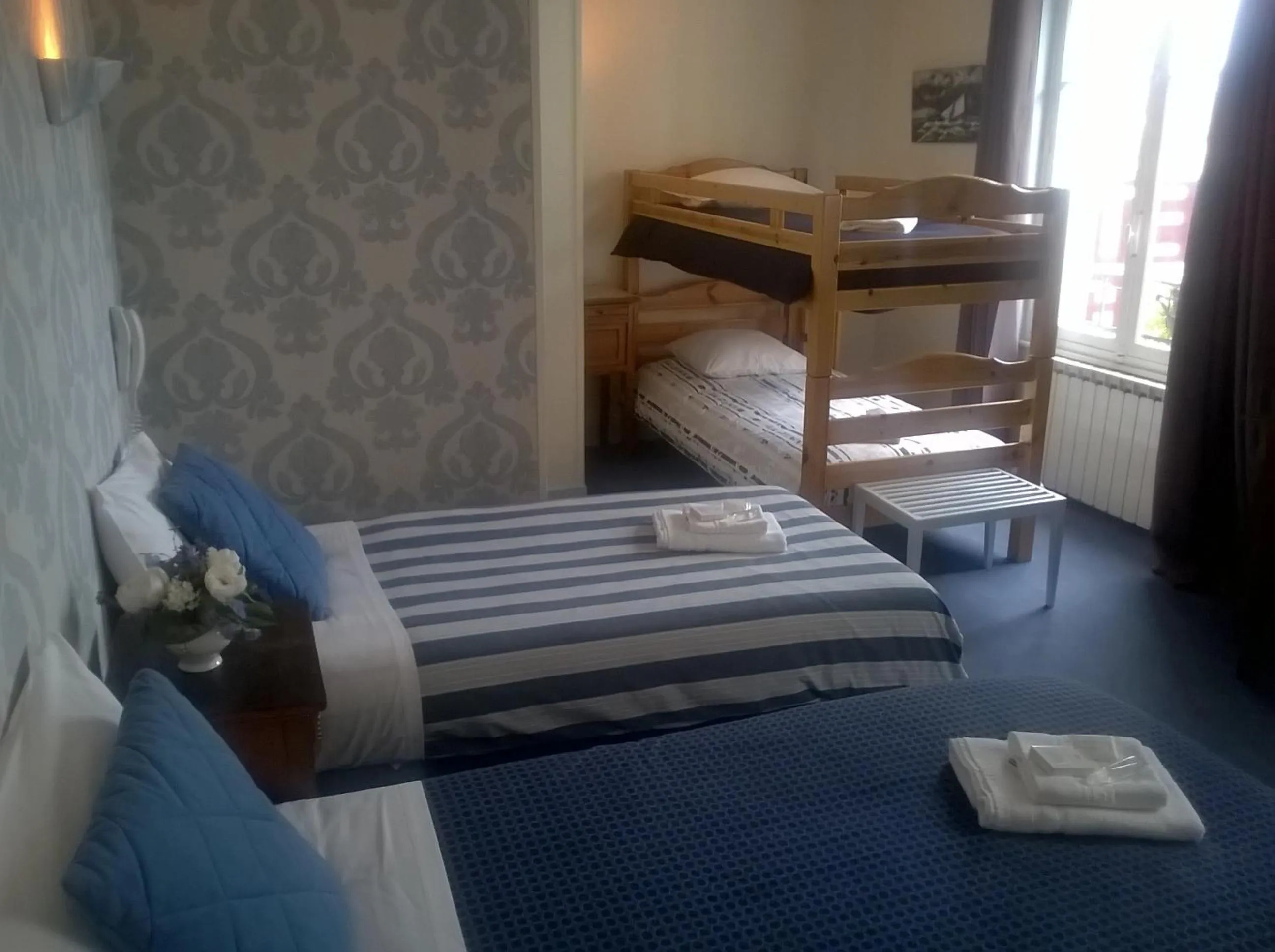 Bedroom, Bed in Hotel California