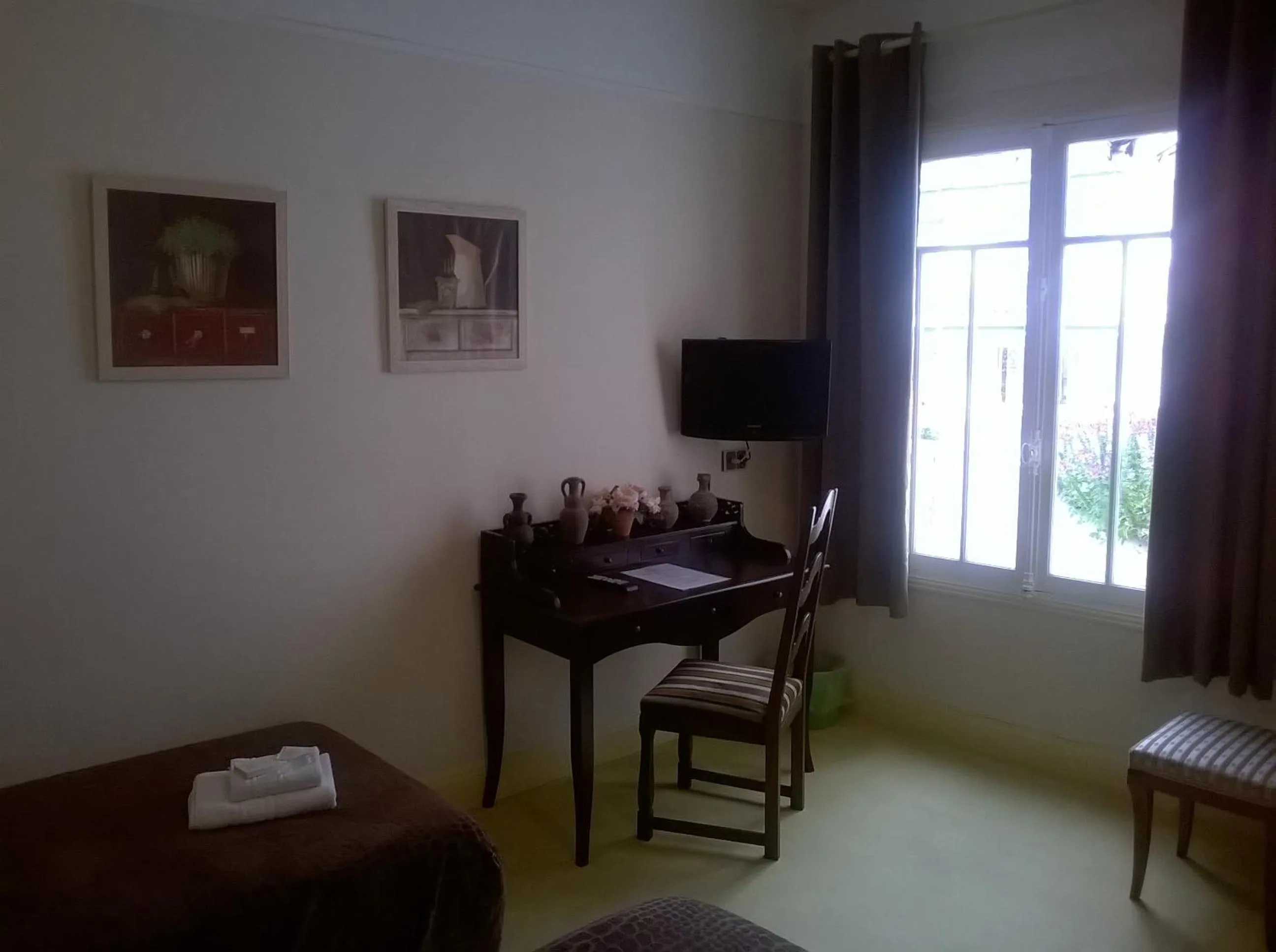 Bedroom in Hotel California