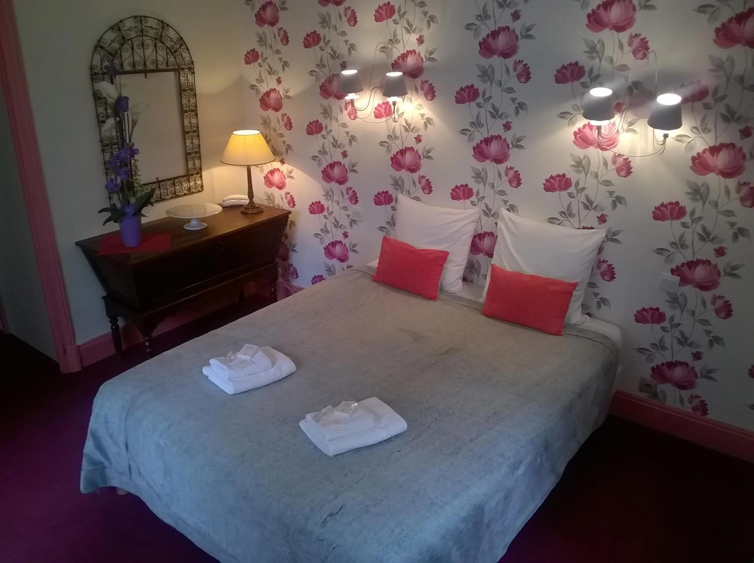 Bedroom, Bed in Hotel California