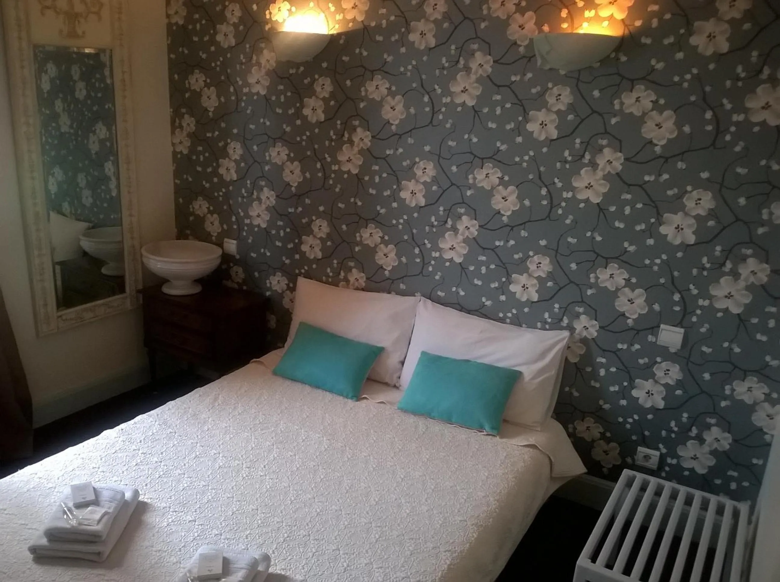 Bedroom, Bed in Hotel California