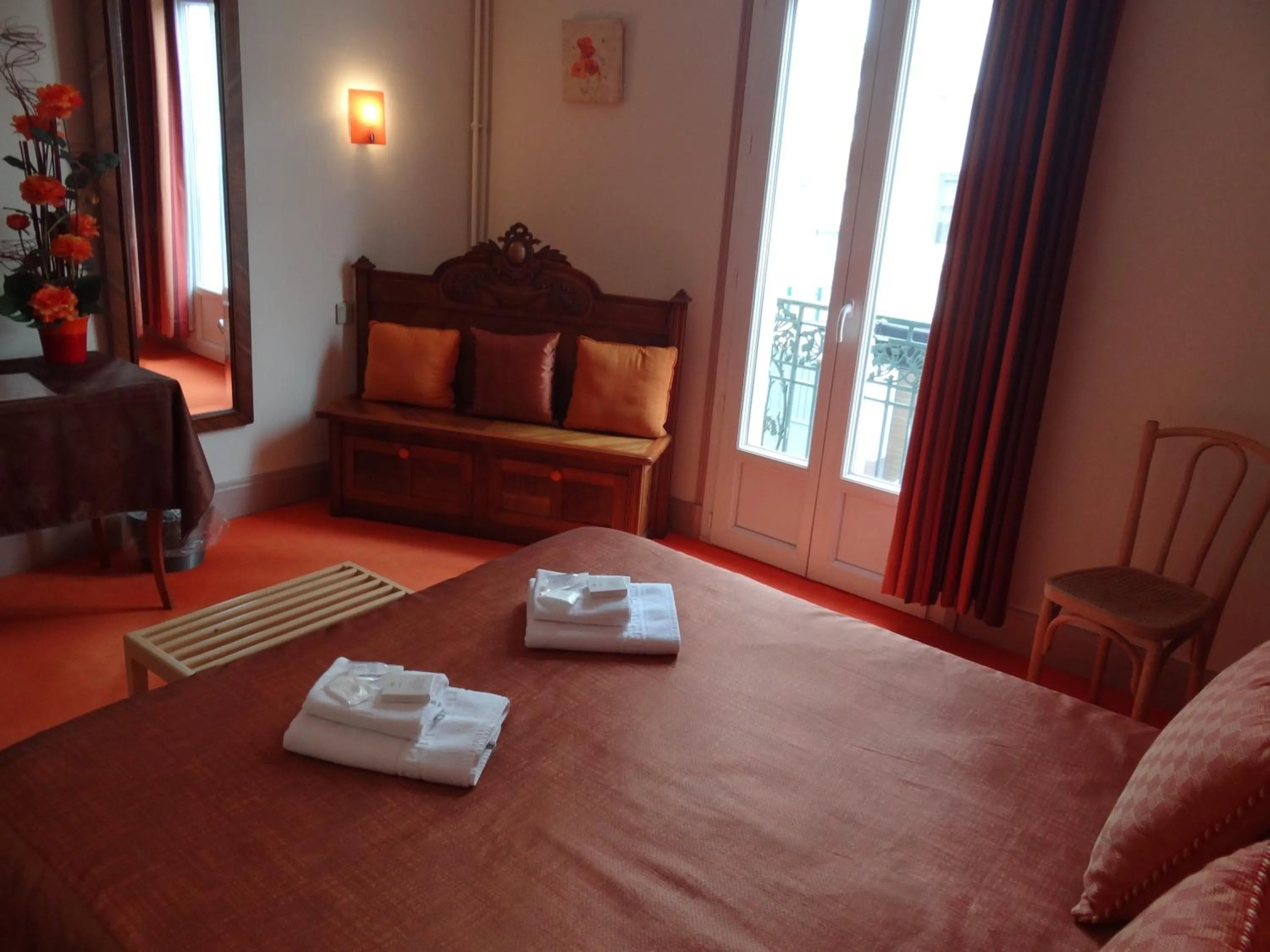 Bedroom, Bed in Hotel California