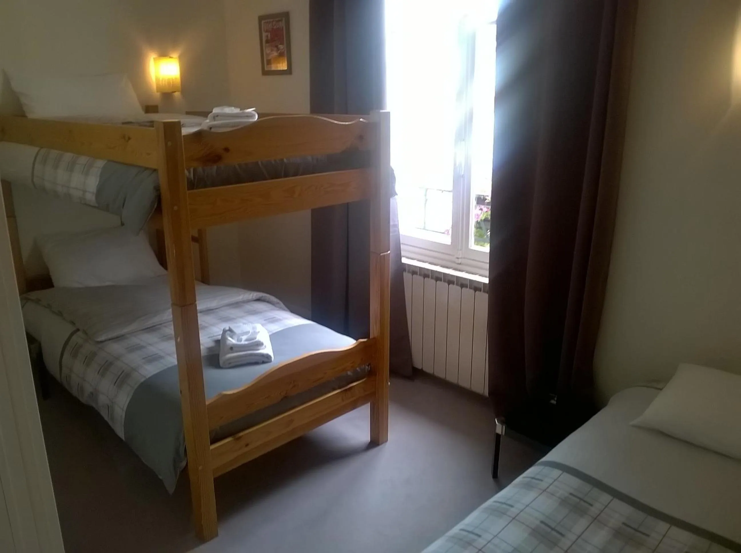 bunk bed, Bed in Hotel California