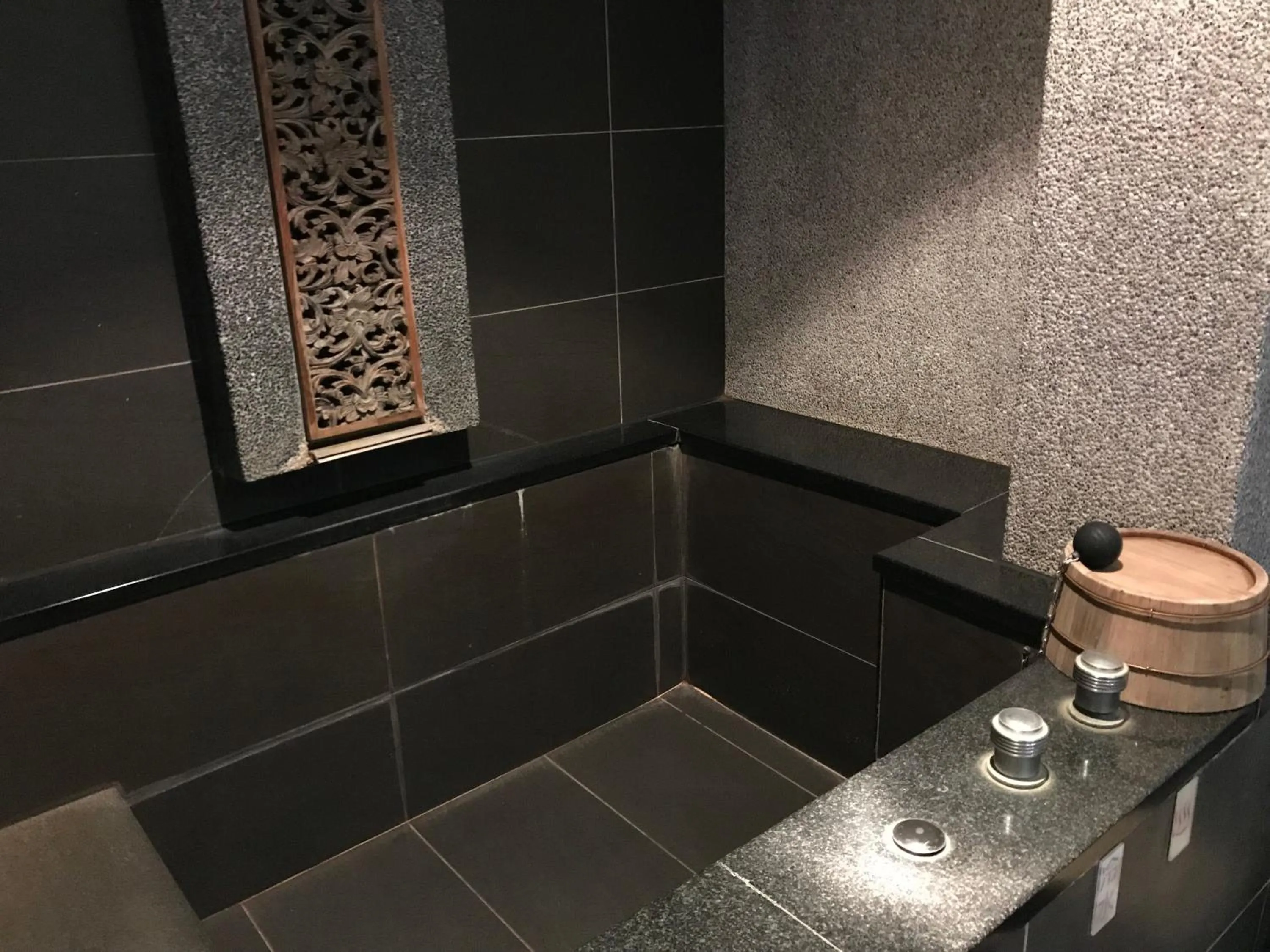 Bath in Shan-Yue Hotspring Hotel