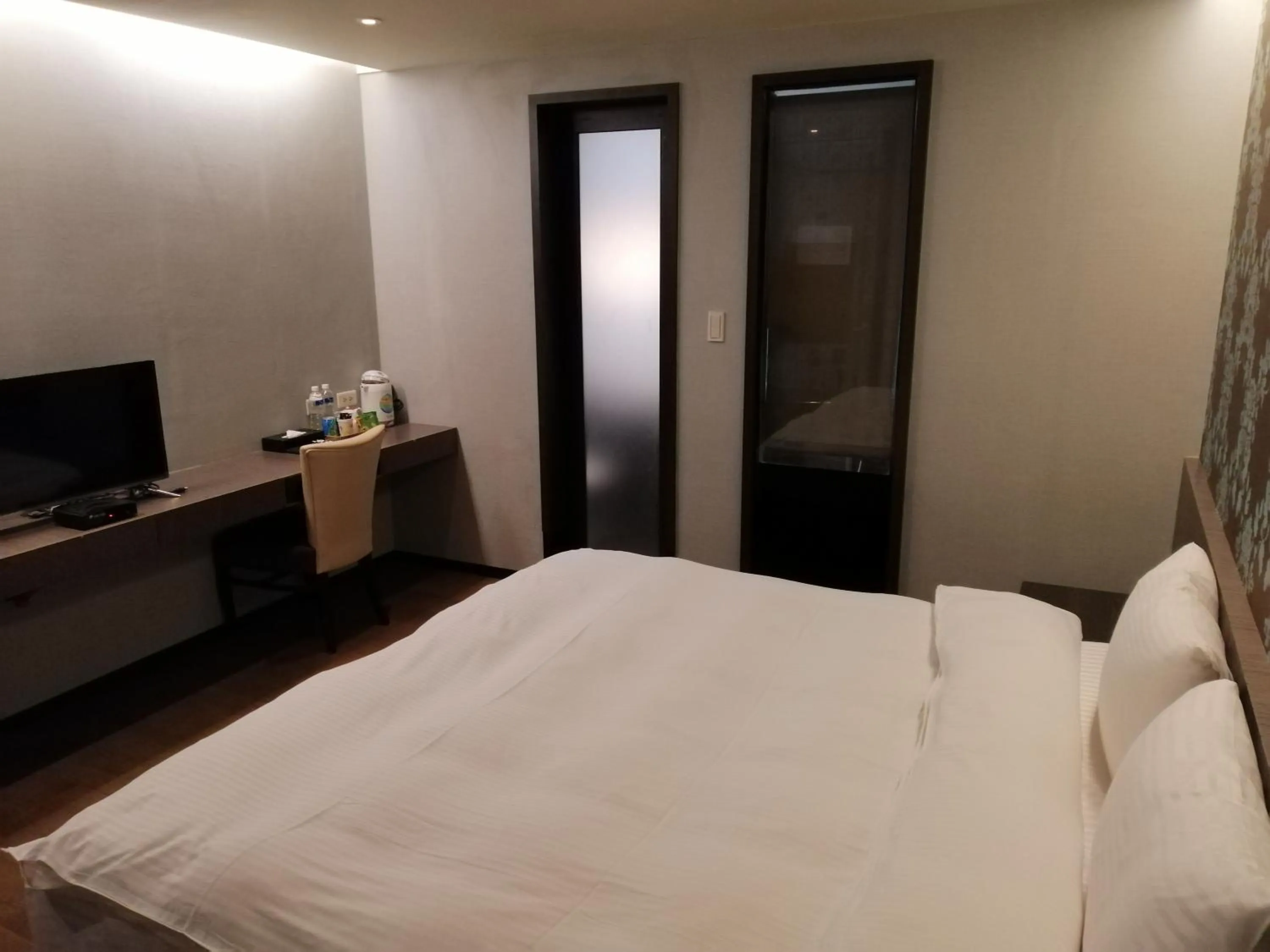 Photo of the whole room, Bed in Shan-Yue Hotspring Hotel