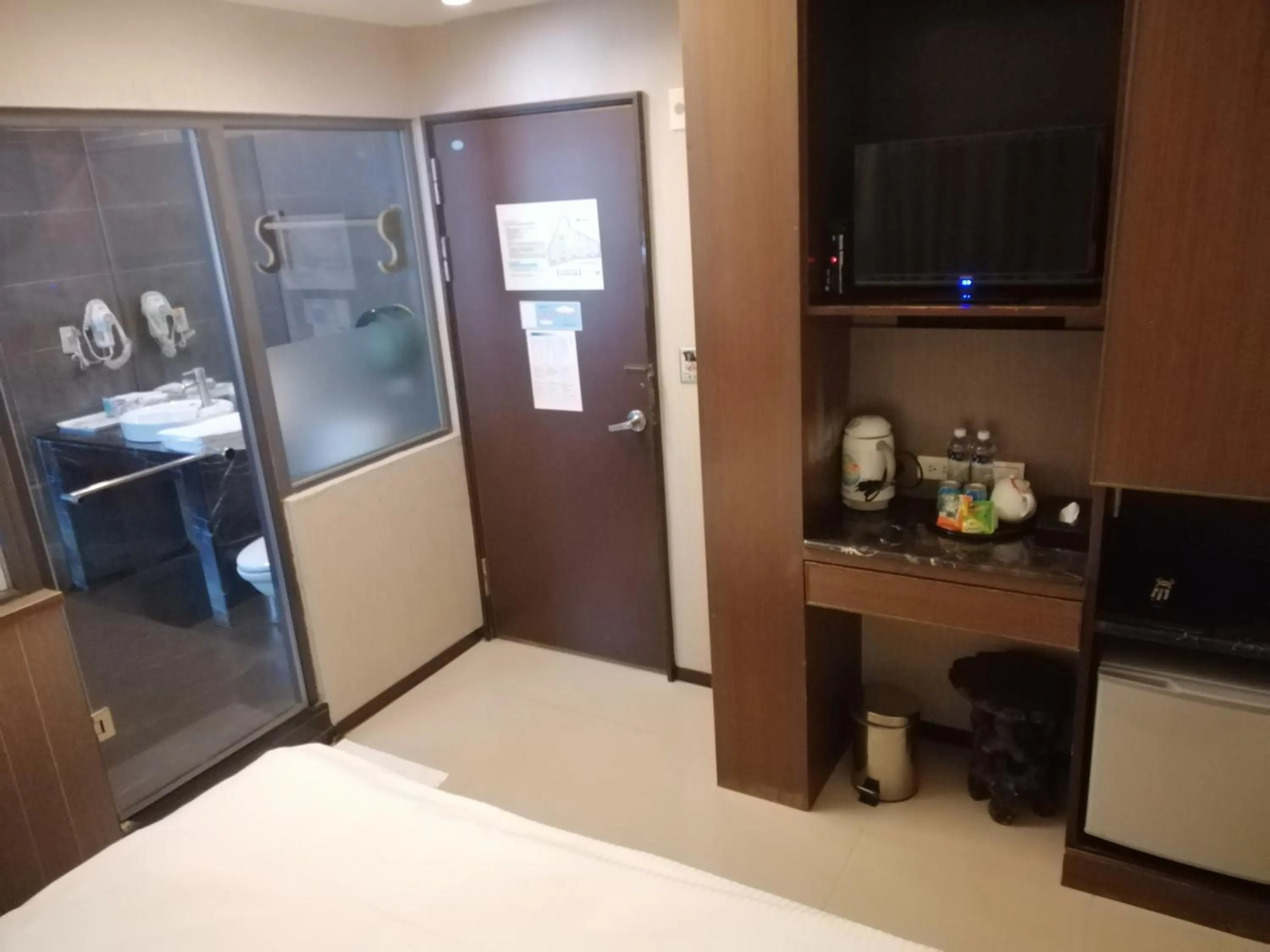 Photo of the whole room, Bed in Shan-Yue Hotspring Hotel