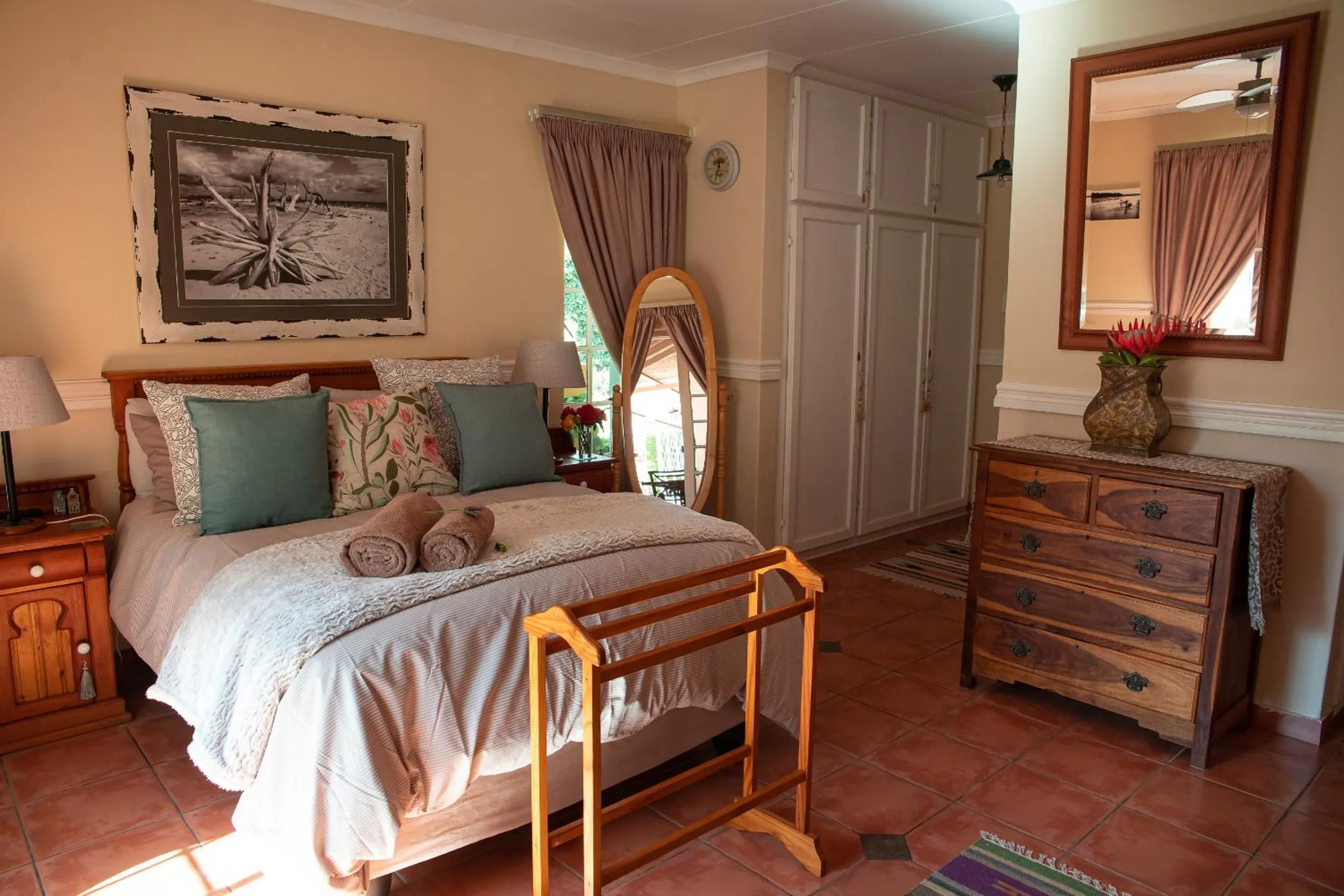 Bedroom, Bed in Roses and Pebbles B & B Guest House