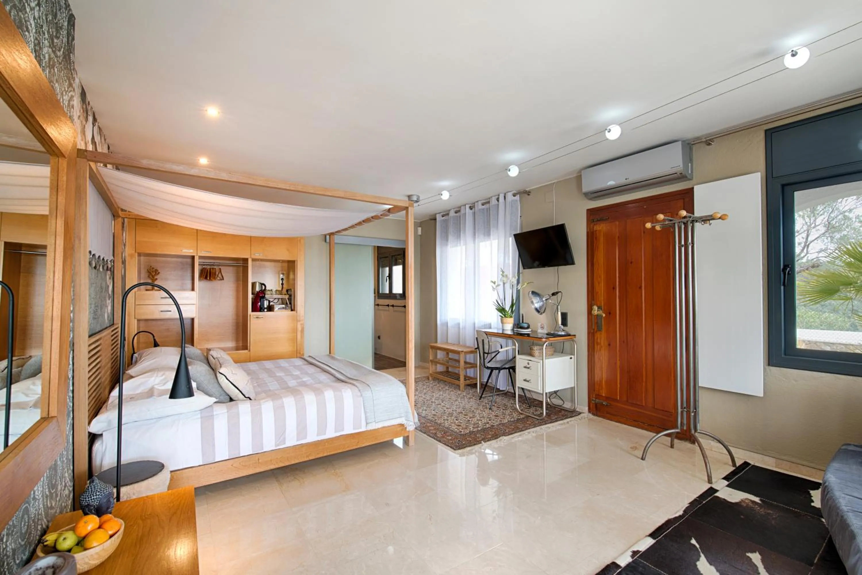 Photo of the whole room, Bed in Casa de l’Albada