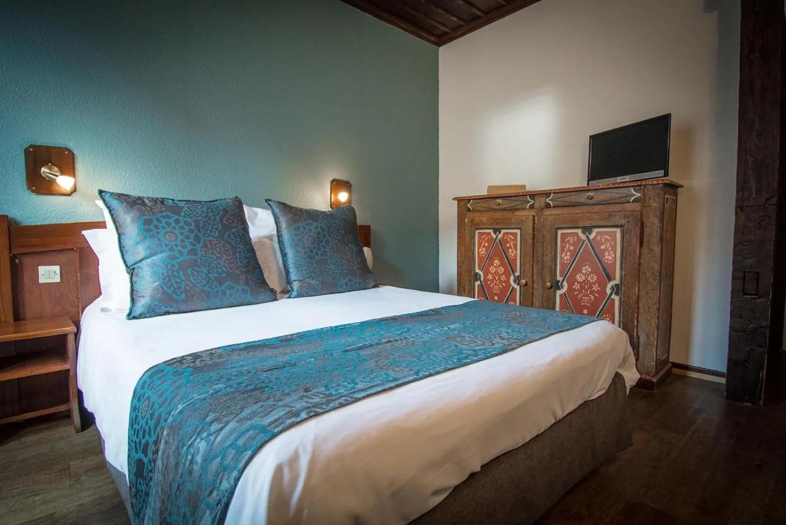 Bedroom, Bed in Hôtel De La Couronne