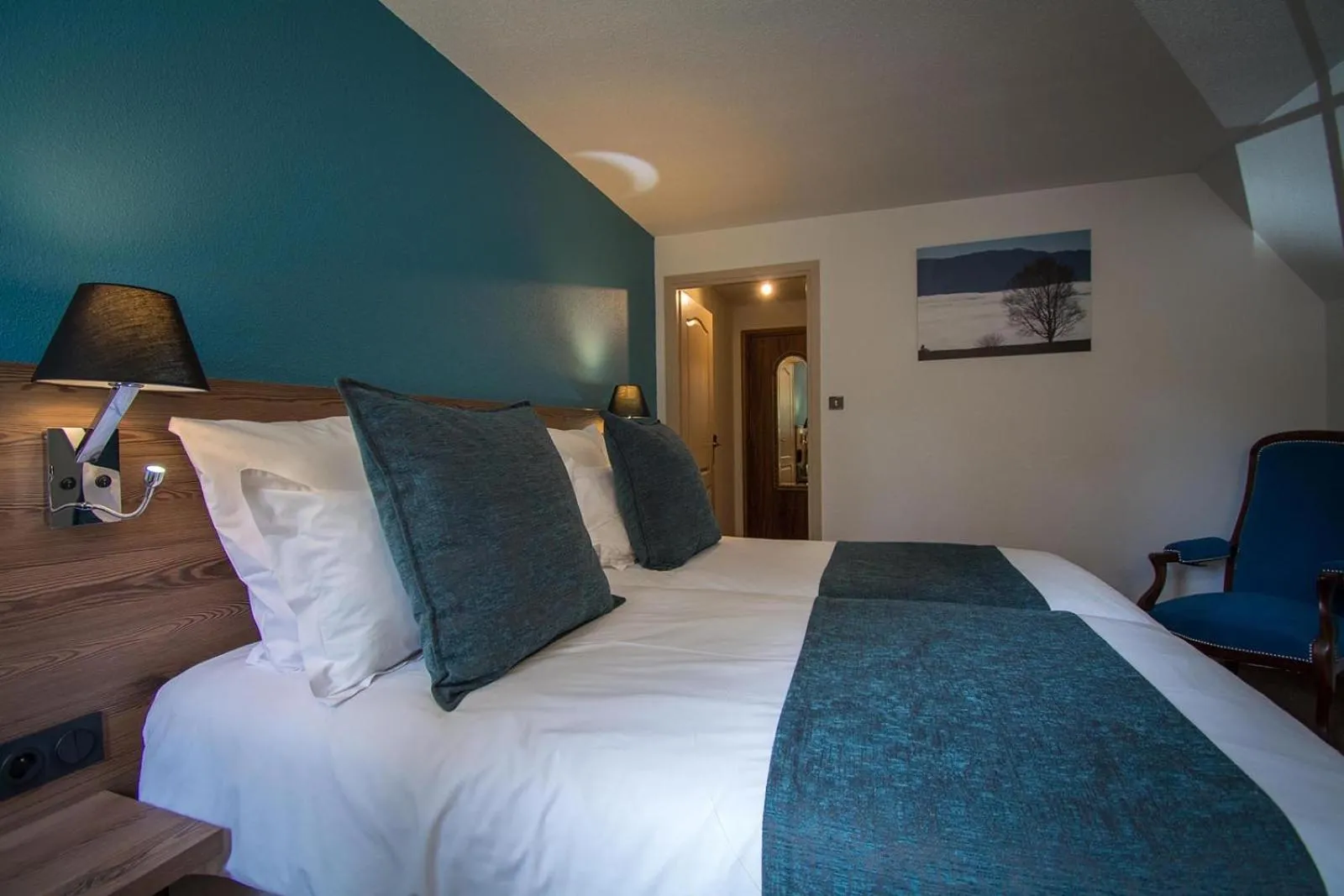 Bedroom, Bed in Hôtel De La Couronne