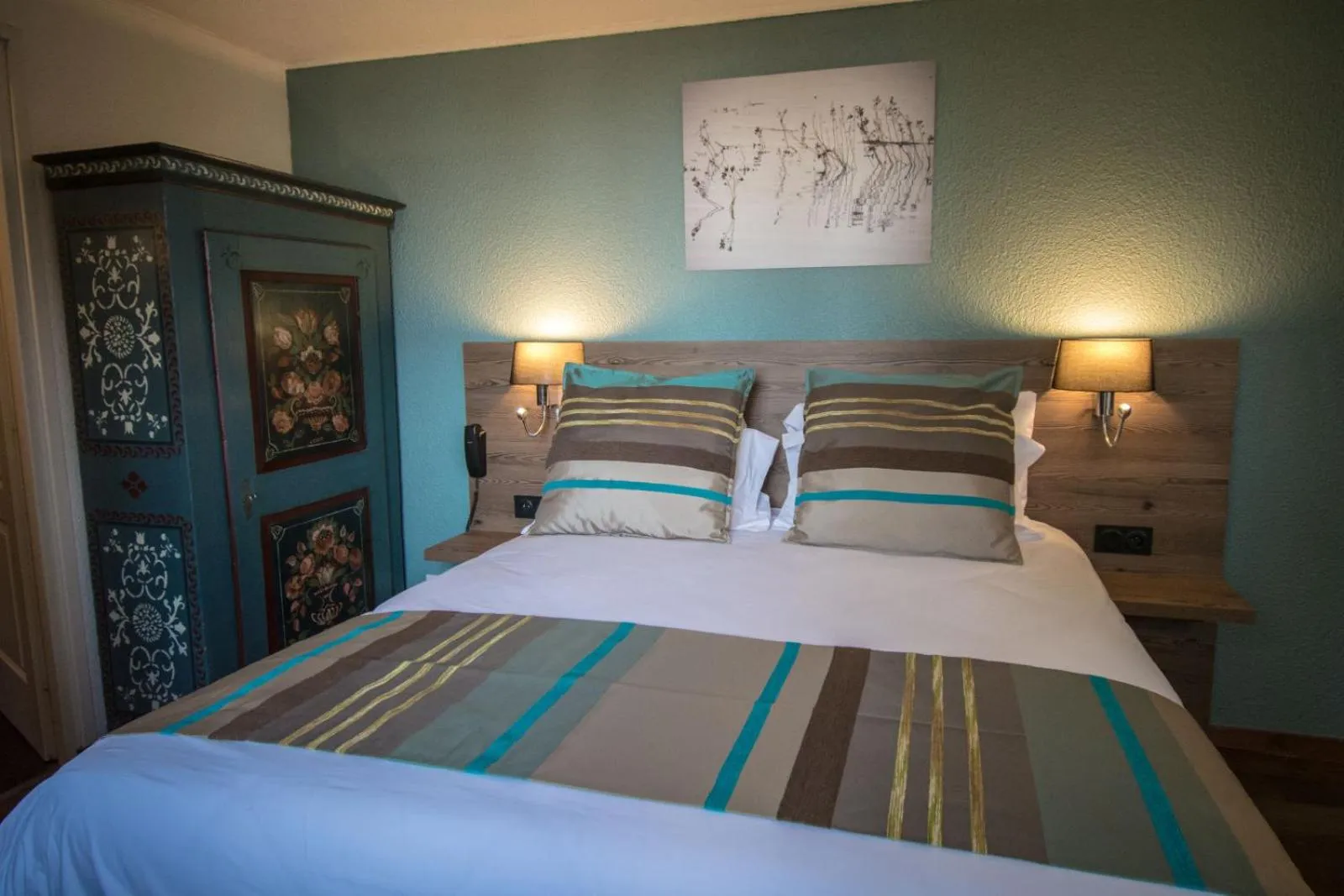 Bedroom, Bed in Hôtel De La Couronne