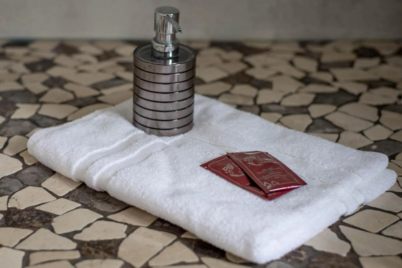 towels in Hôtel De La Couronne