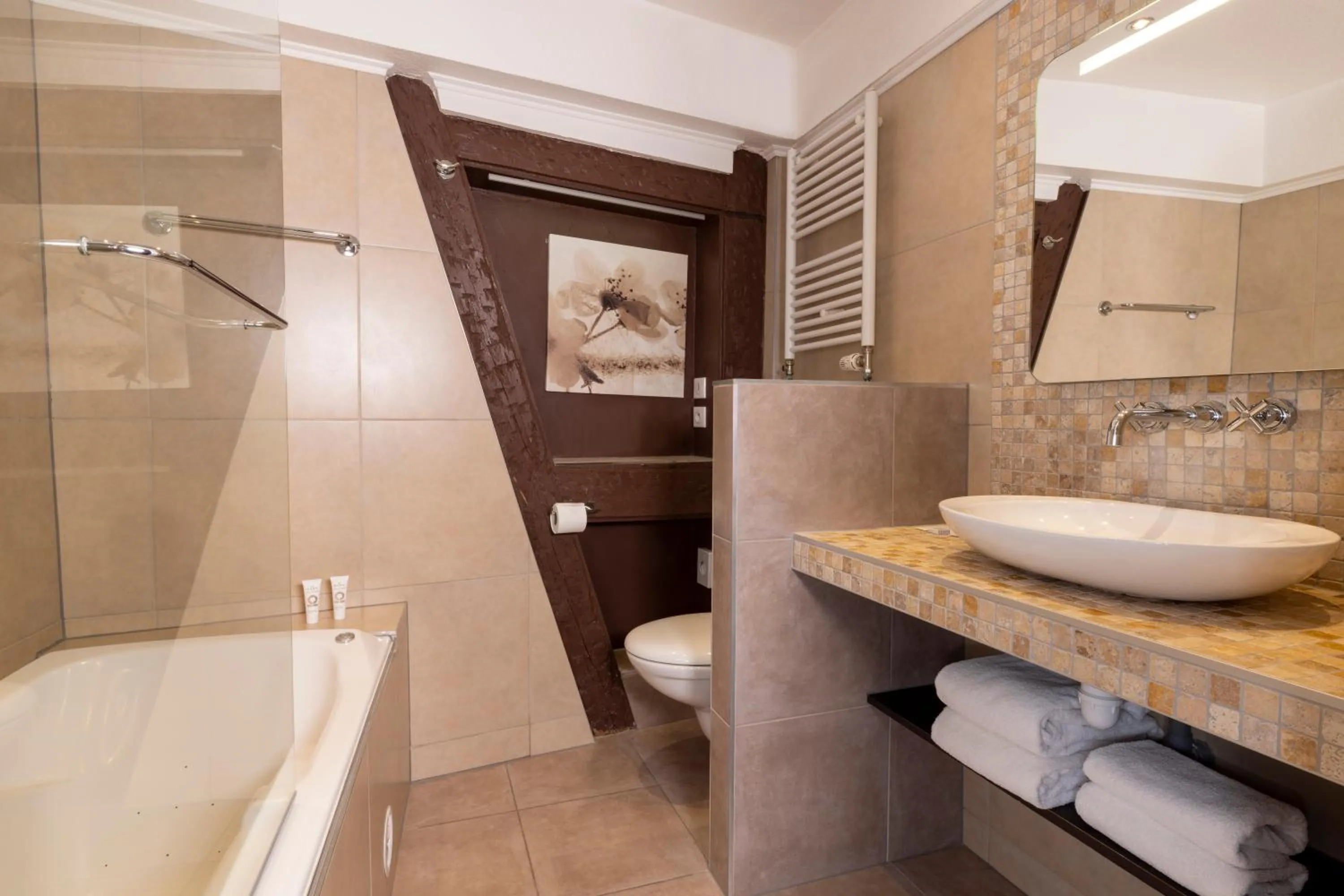 Bathroom in Hotel Restaurant Le Maréchal - Teritoria