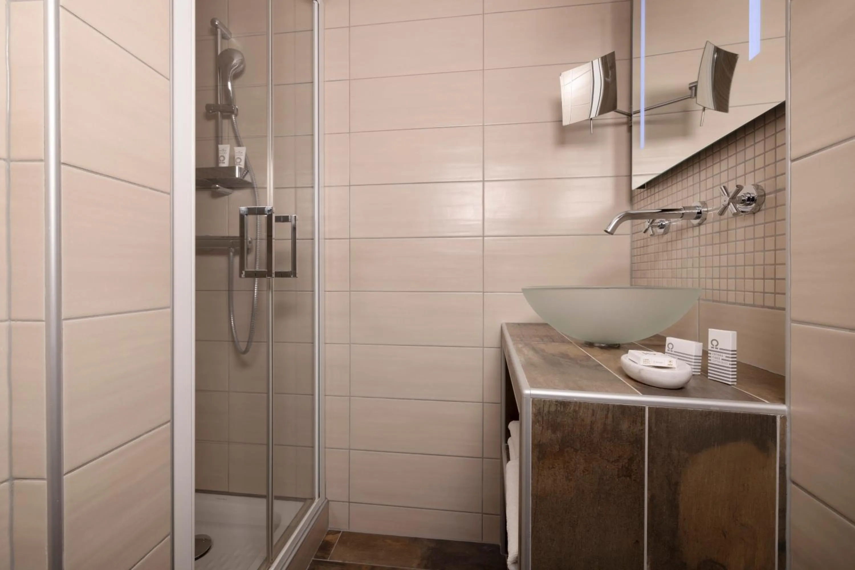 Bathroom in Hotel Restaurant Le Maréchal - Teritoria