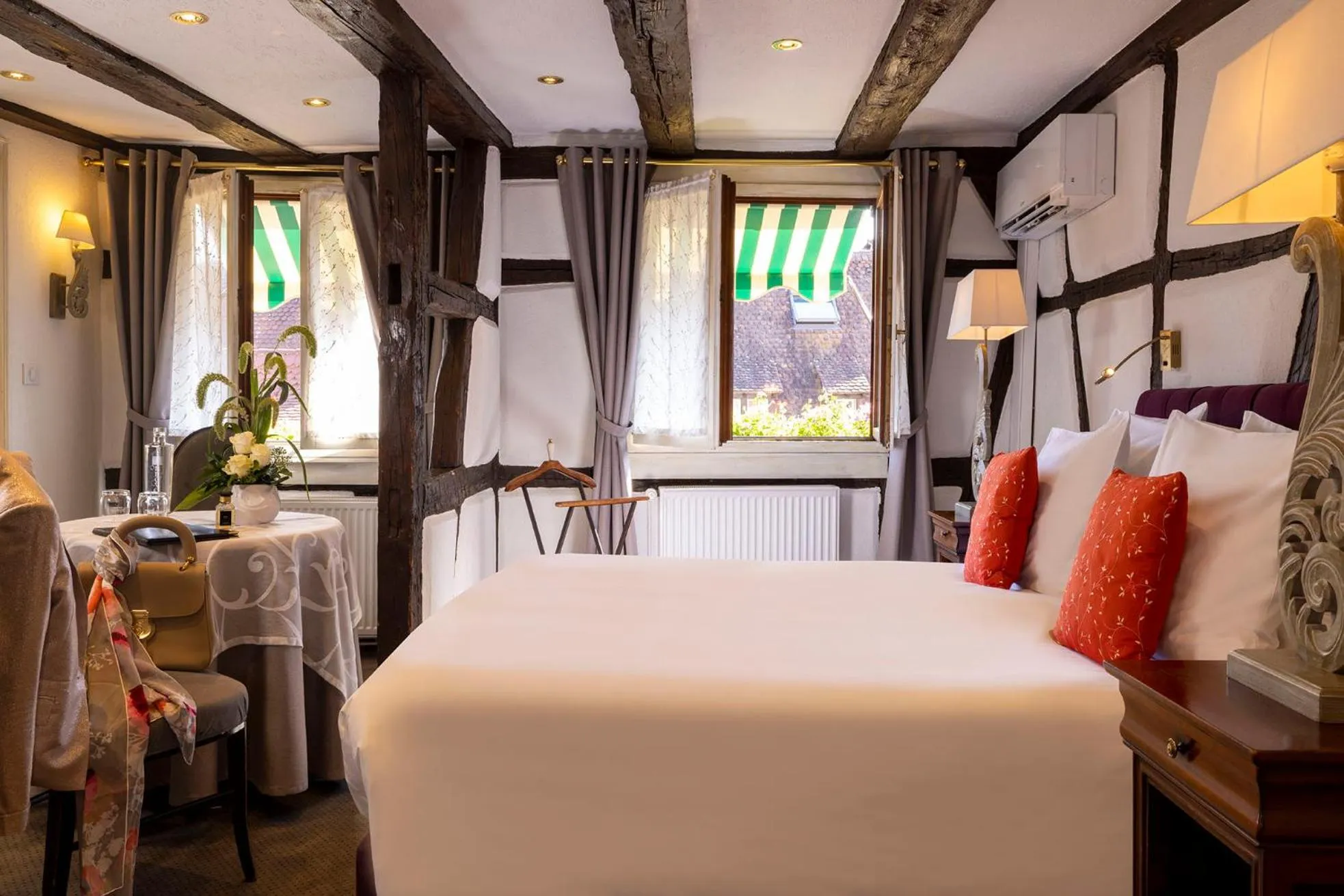 Bedroom, Bed in Hotel Restaurant Le Maréchal - Teritoria