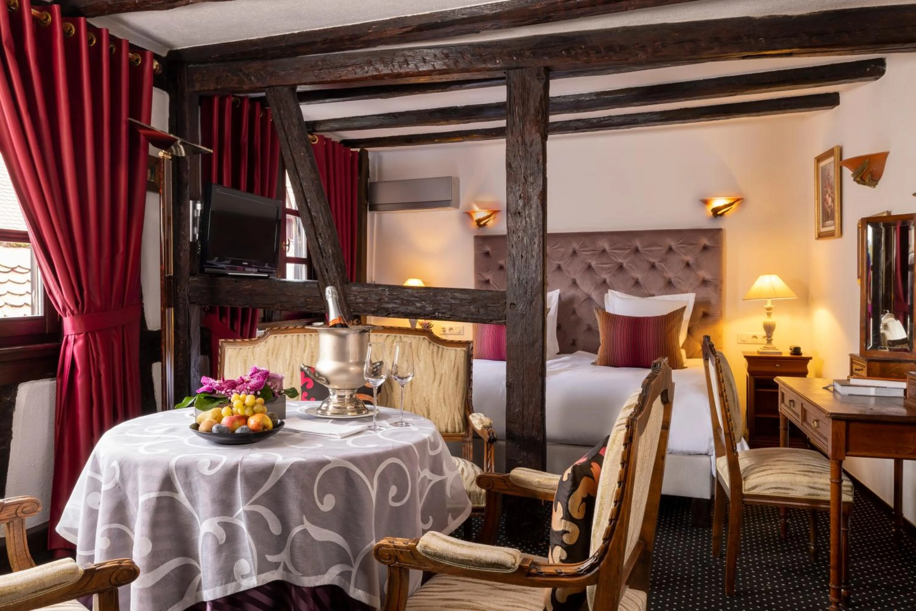 Photo of the whole room, Bed in Hotel Restaurant Le Maréchal - Teritoria