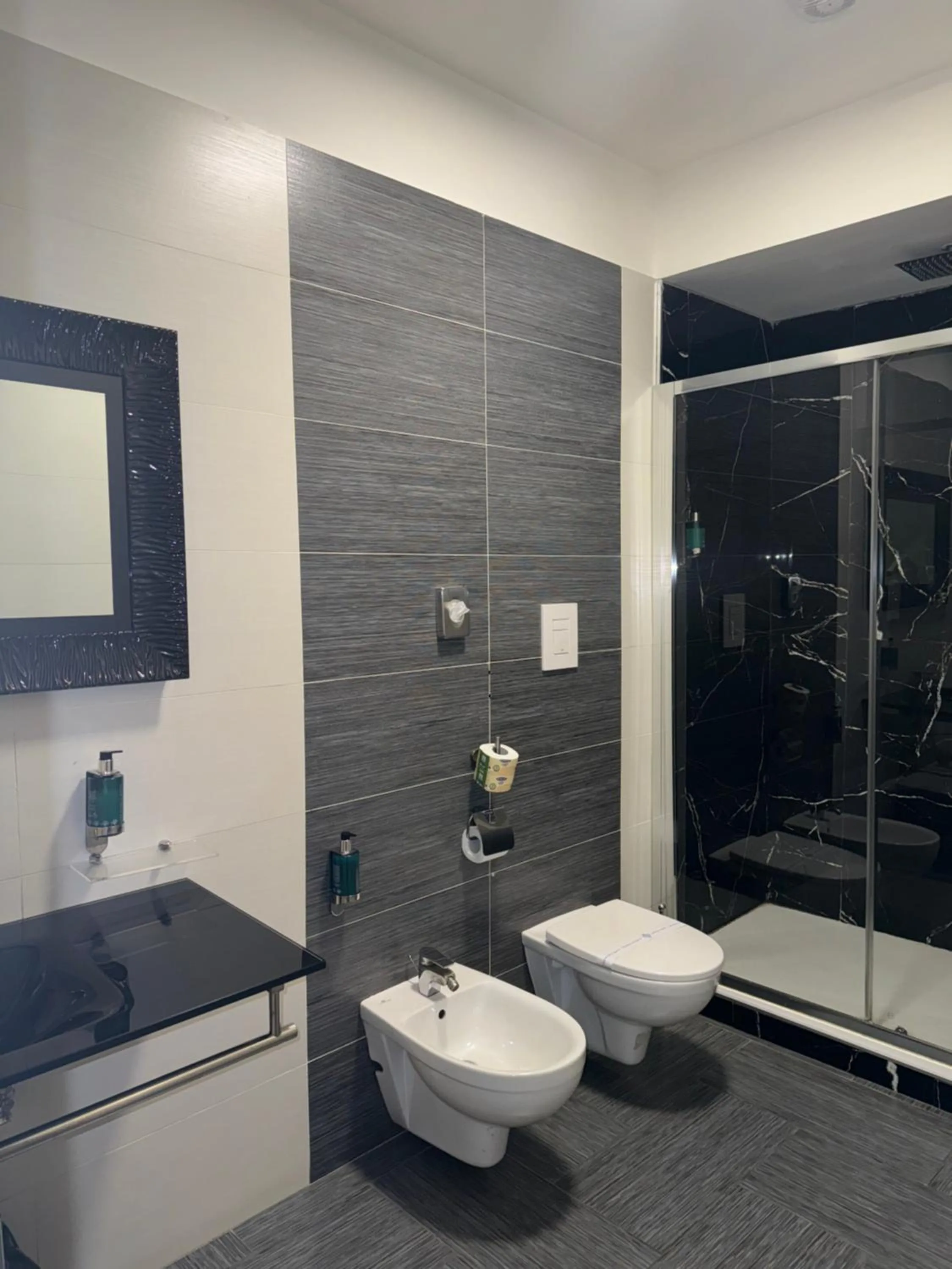 Shower in Hotel Masaniello Luxury