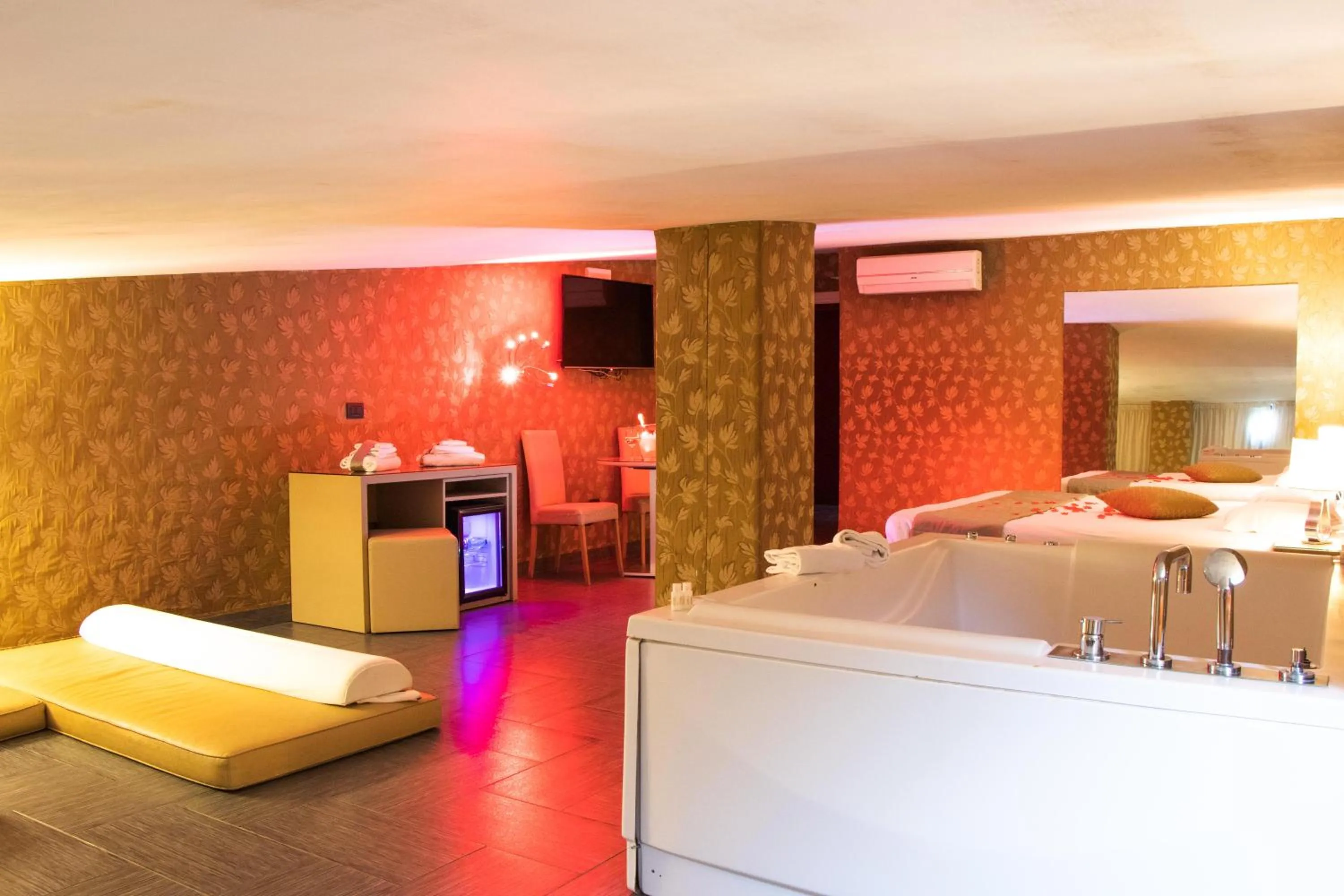 Bed in Hotel Masaniello Luxury