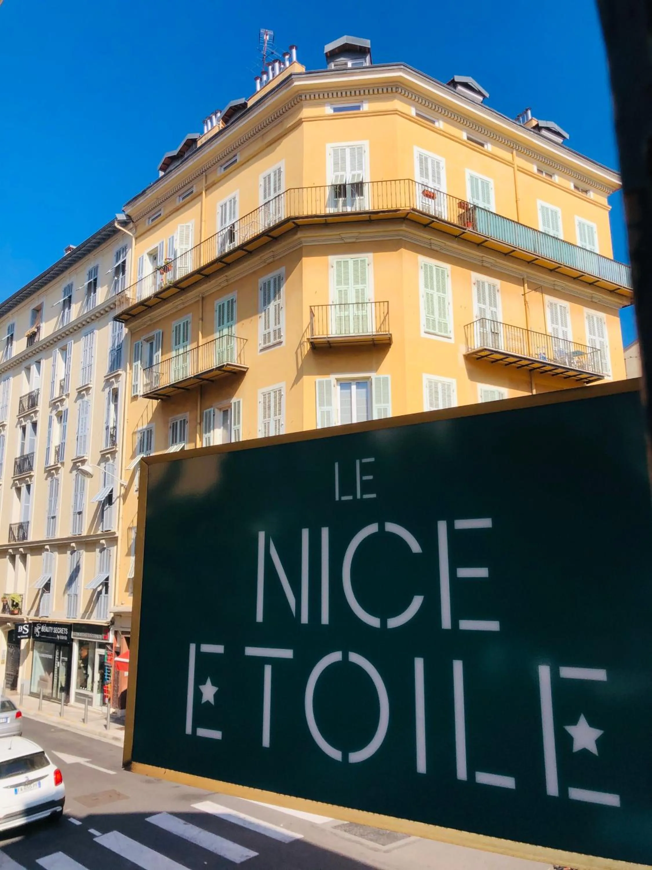 Property building in Hotel le Nice Etoile
