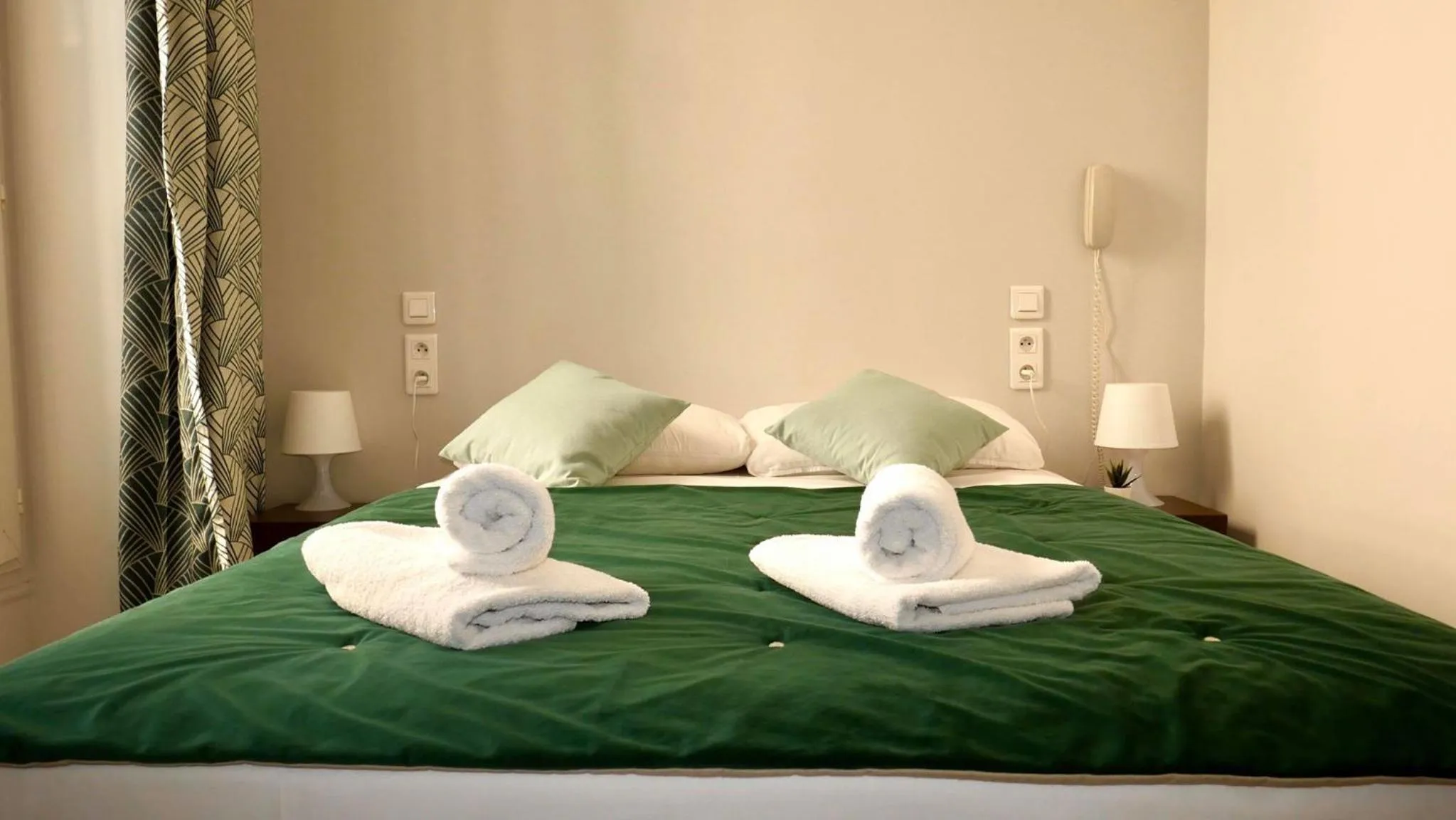 Bed in Hotel le Nice Etoile