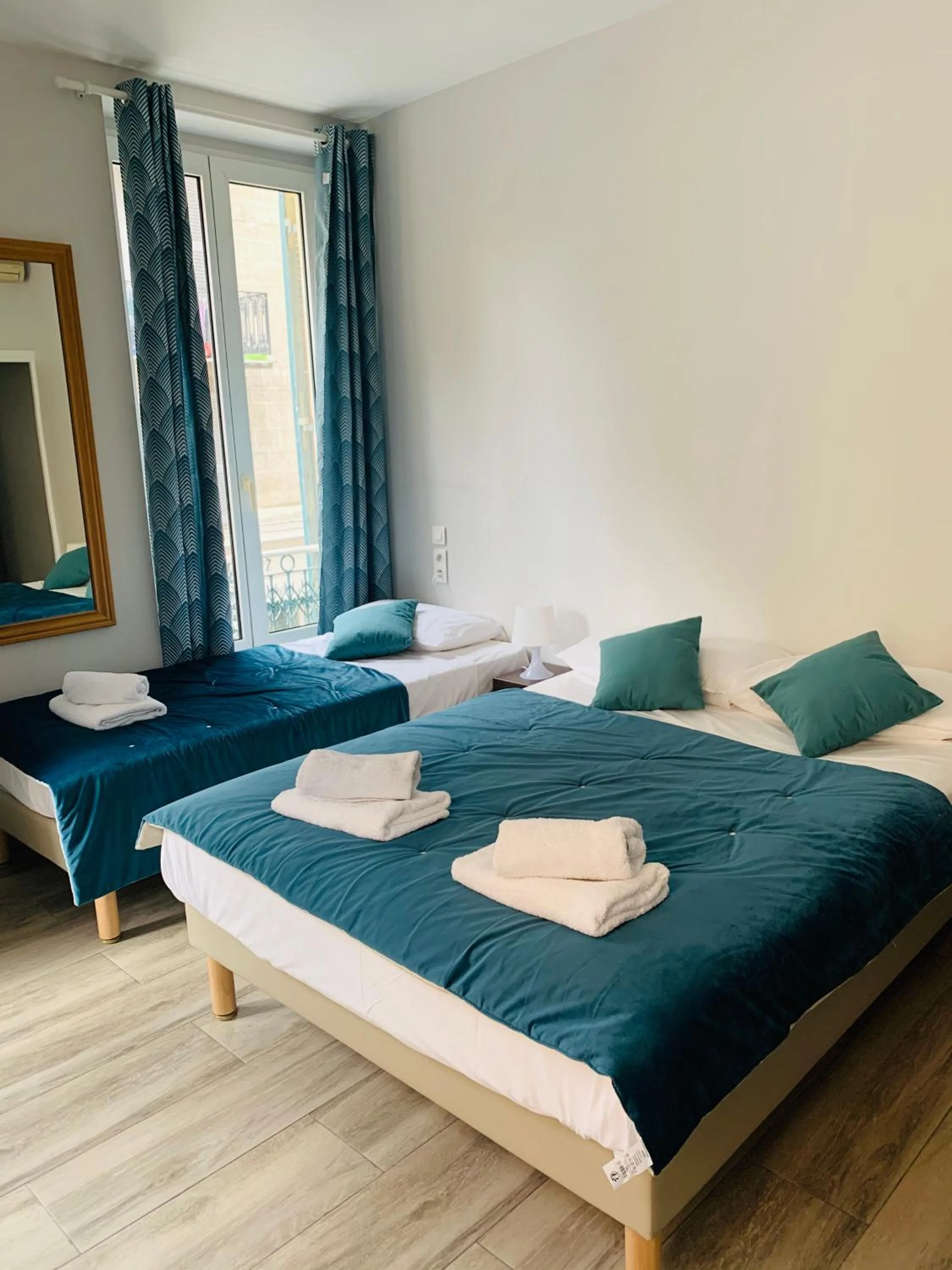 Bed in Hotel le Nice Etoile