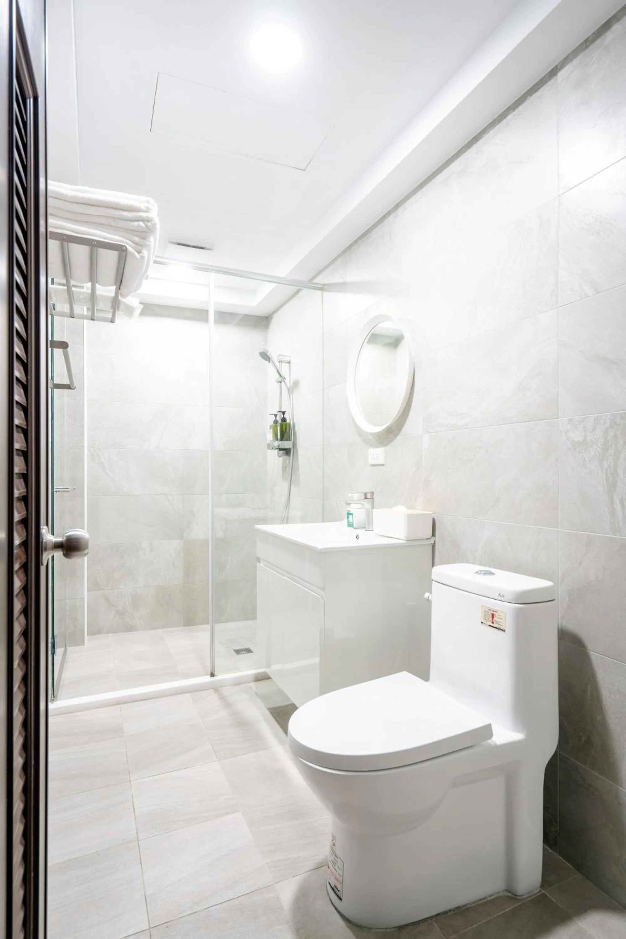 Toilet in Utopia Hostel