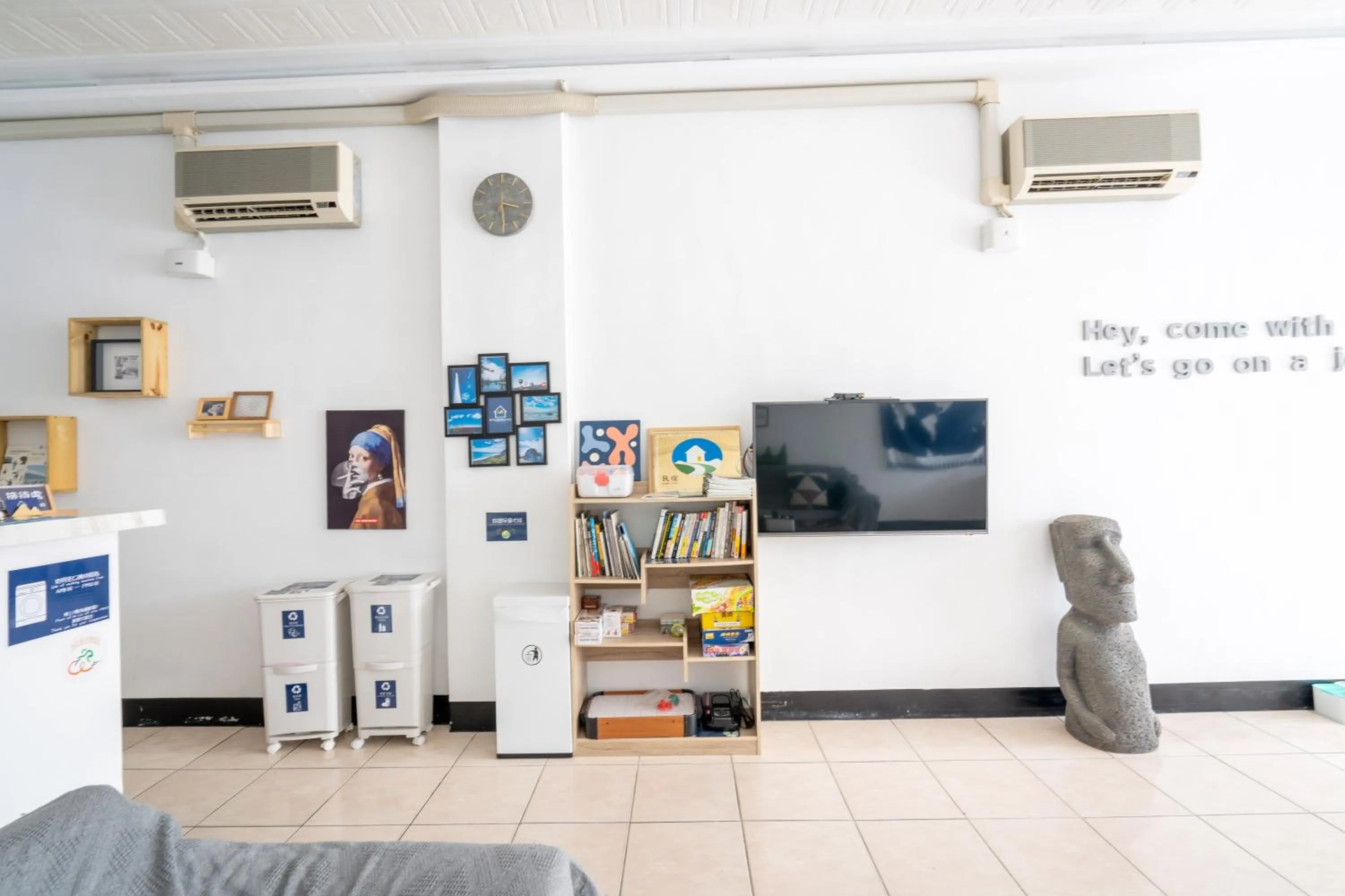 Communal lounge/ TV room in Utopia Hostel