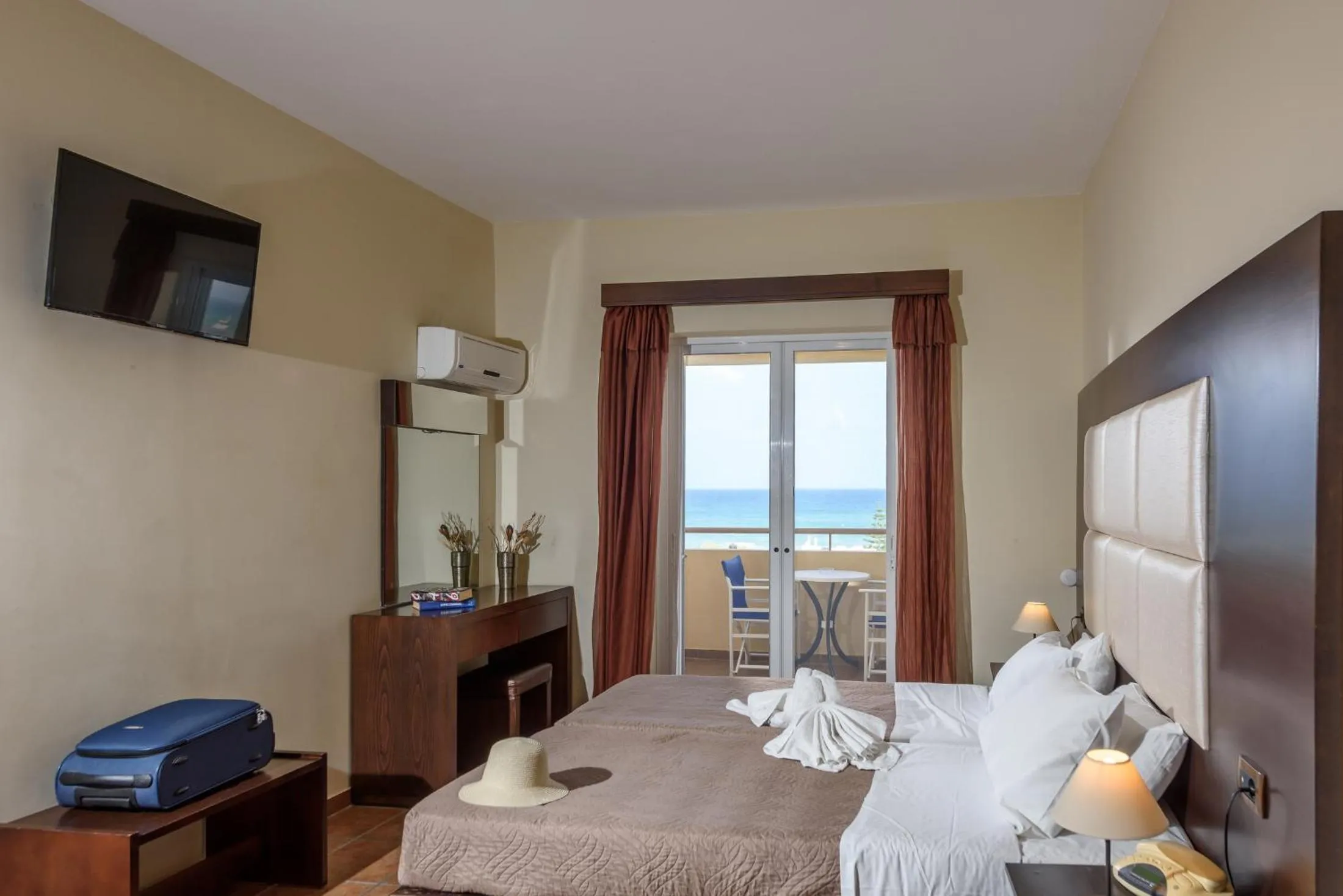 View (from property/room), Bed in Eurohotel Theo Hotel