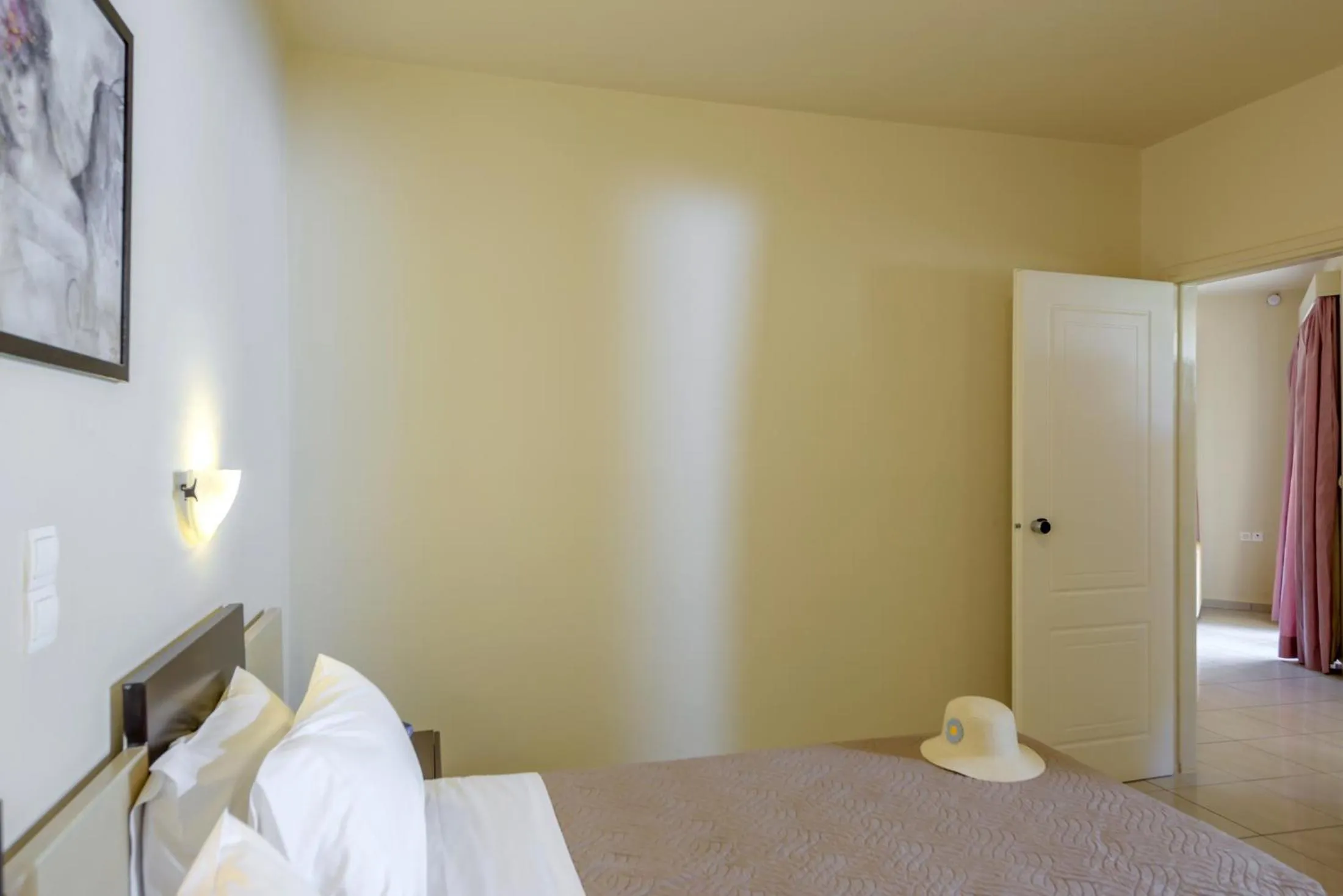 Bedroom, Bed in Eurohotel Theo Hotel