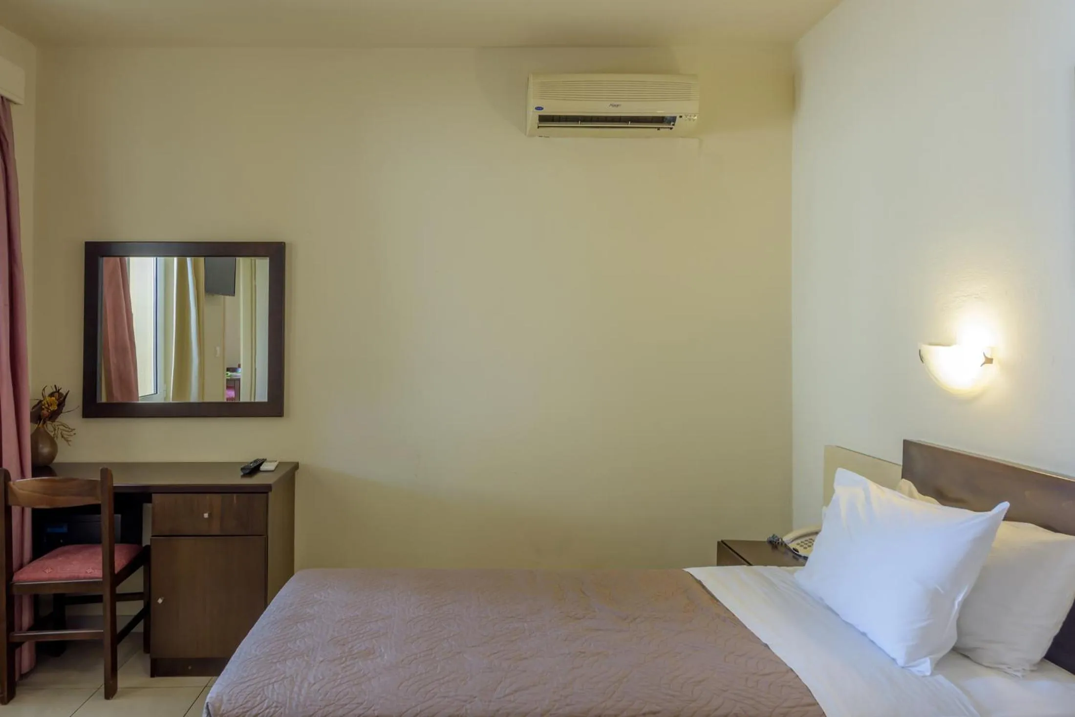 Bedroom, Bed in Eurohotel Theo Hotel