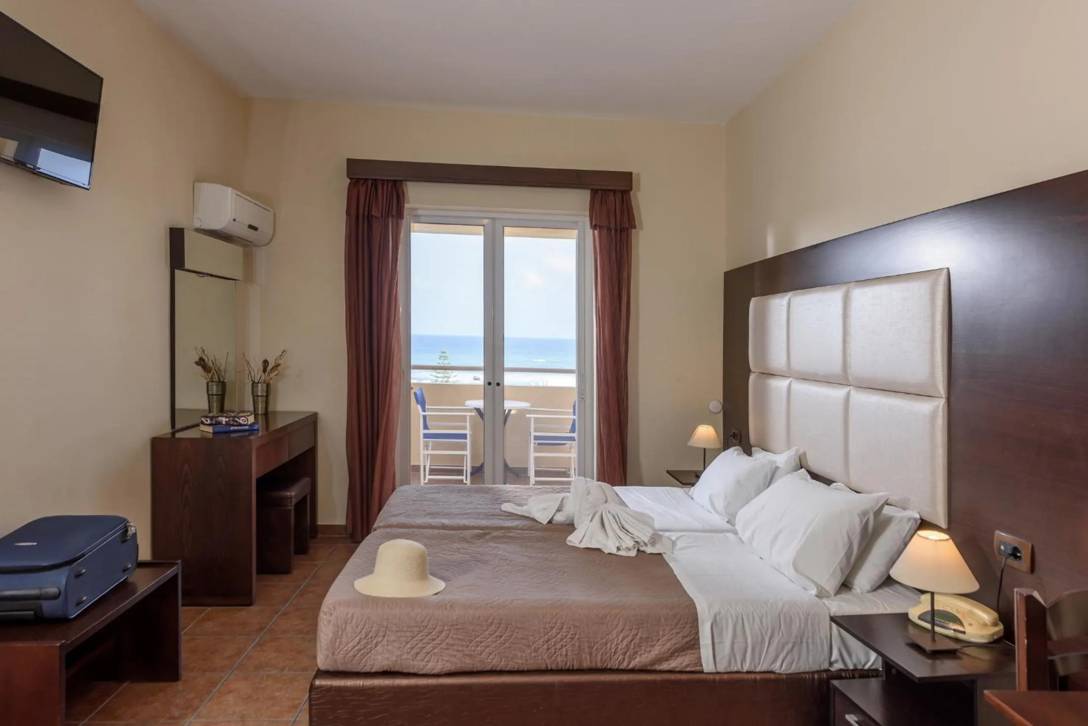 Sea view, Bed in Eurohotel Theo Hotel