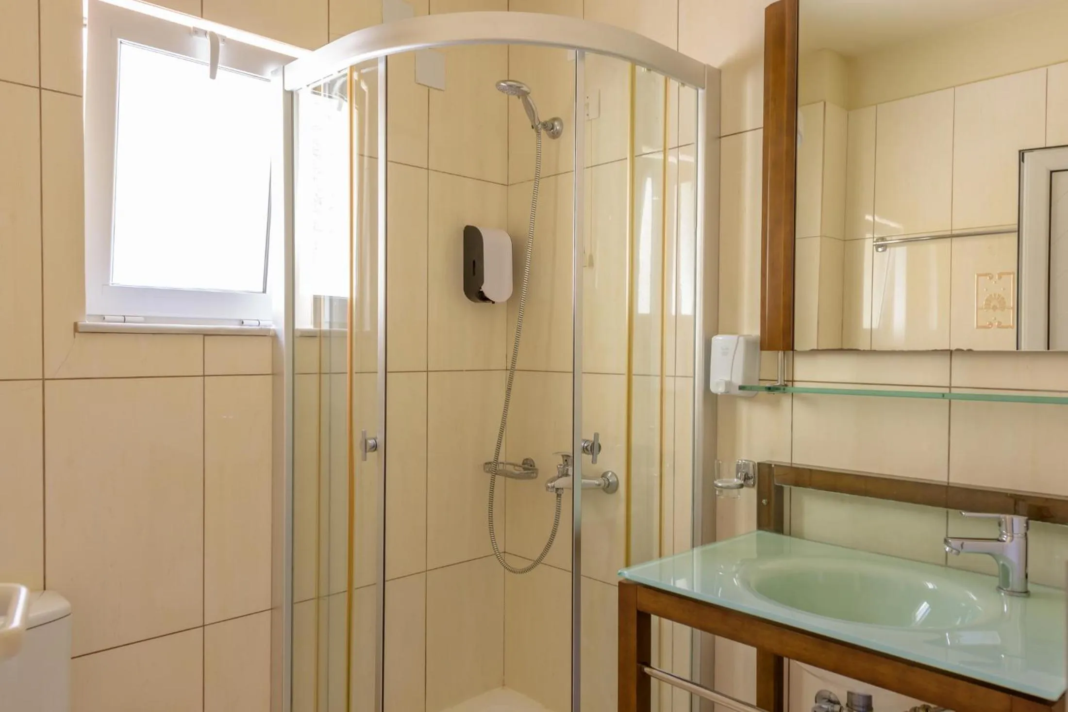 Shower in Eurohotel Theo Hotel