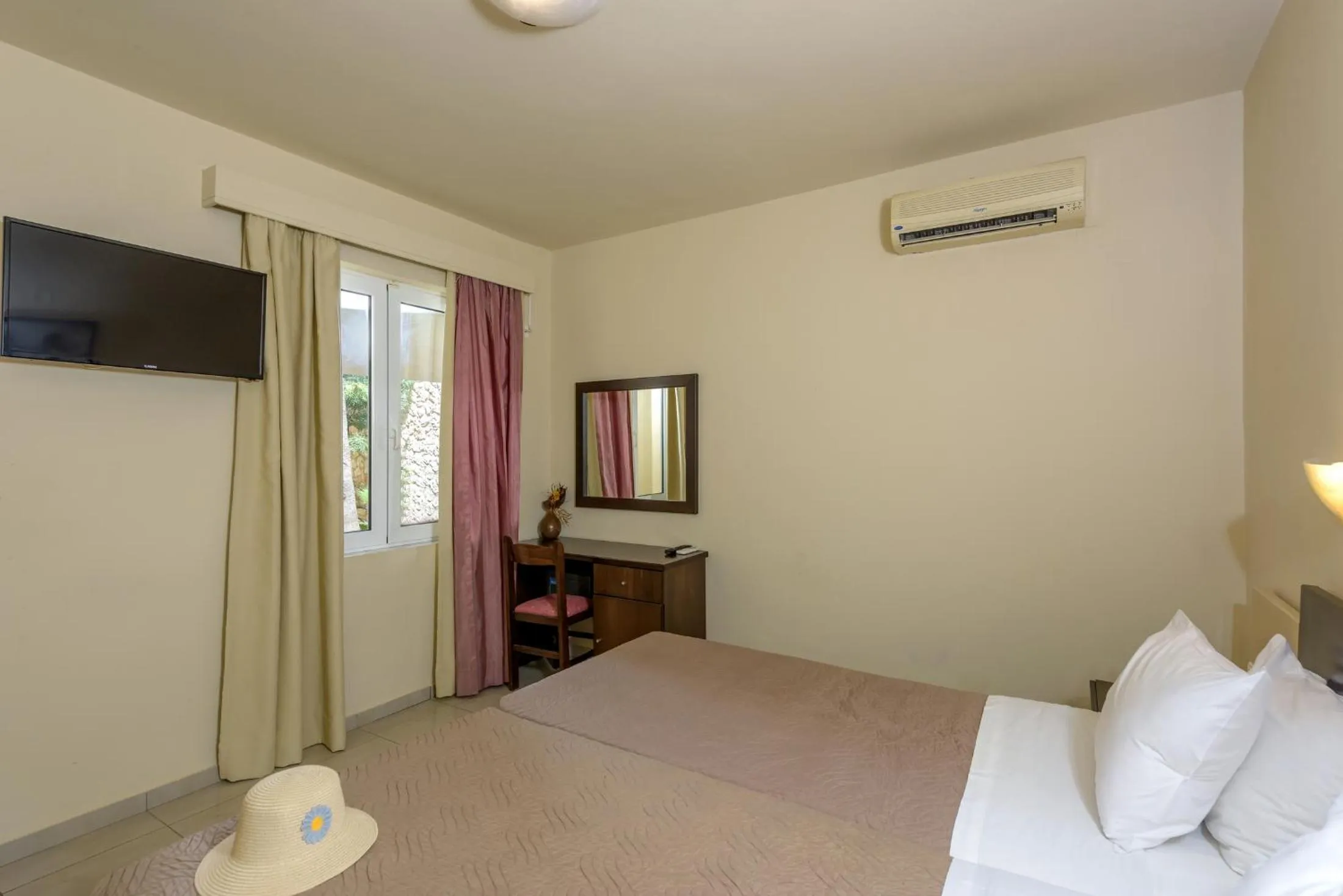 Bedroom, Bed in Eurohotel Theo Hotel