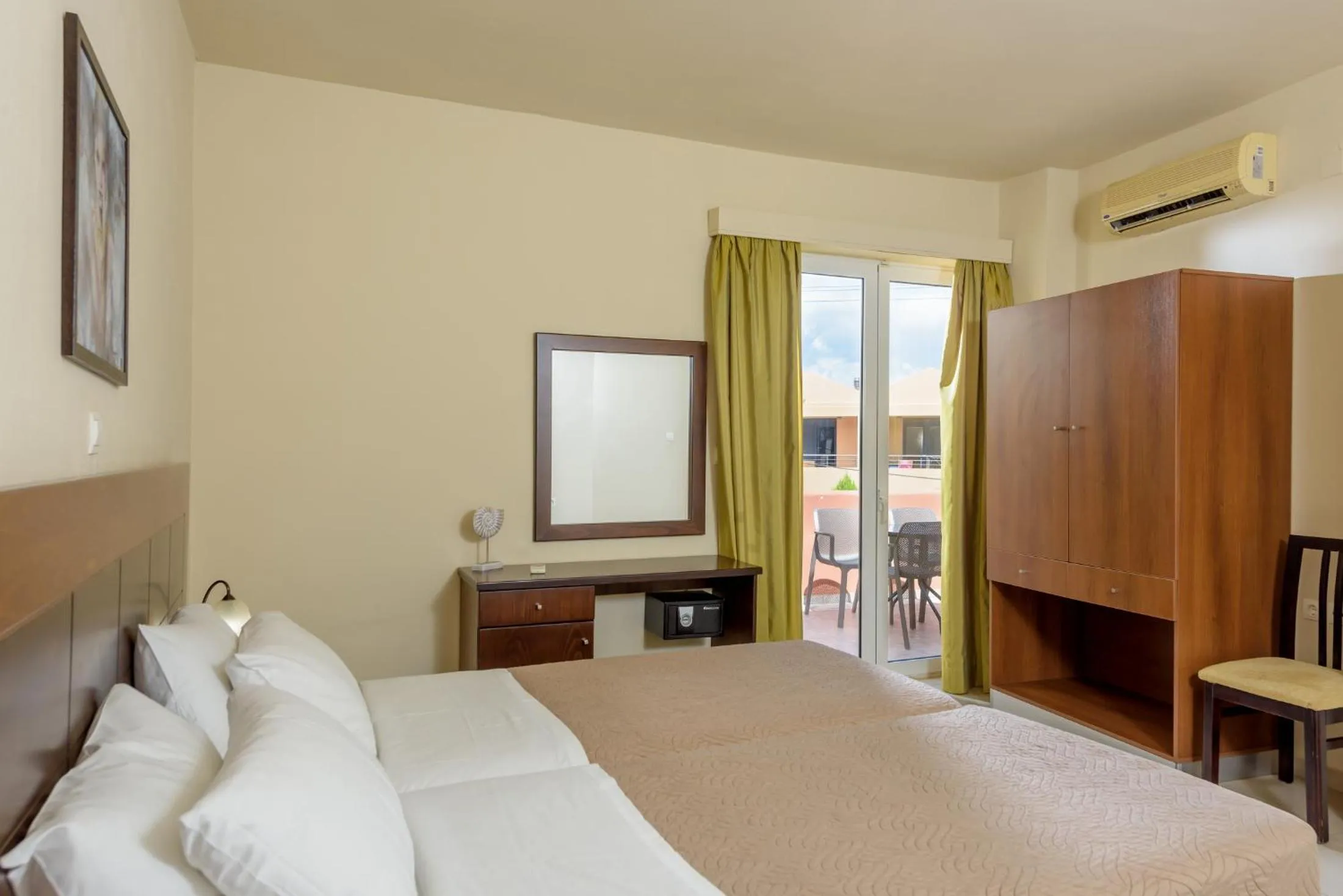 Bedroom, Bed in Eurohotel Theo Hotel