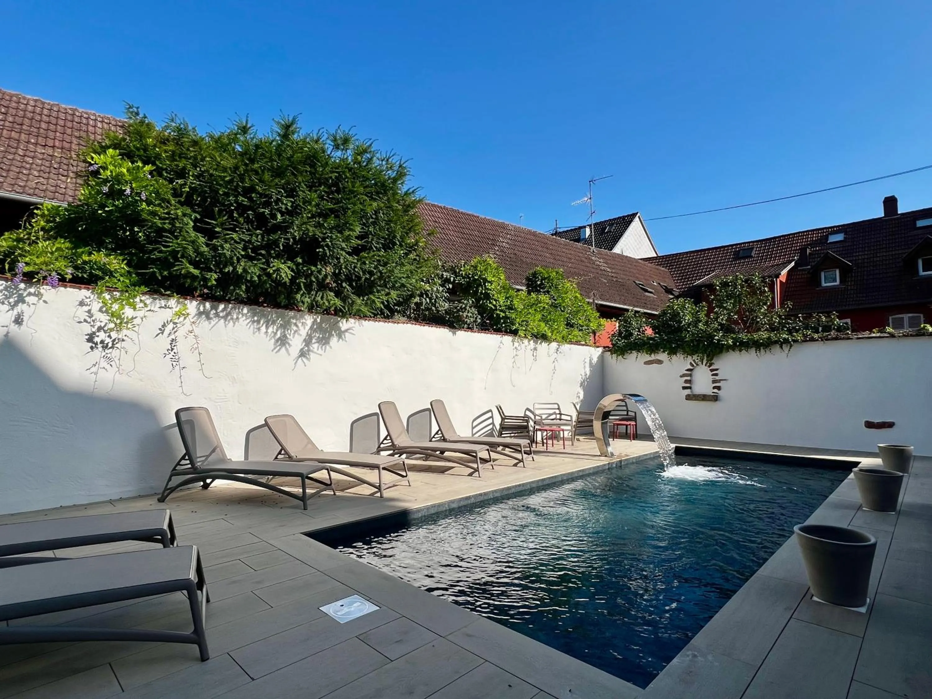 Patio in Logis Hotel L'Ours de Mutzig