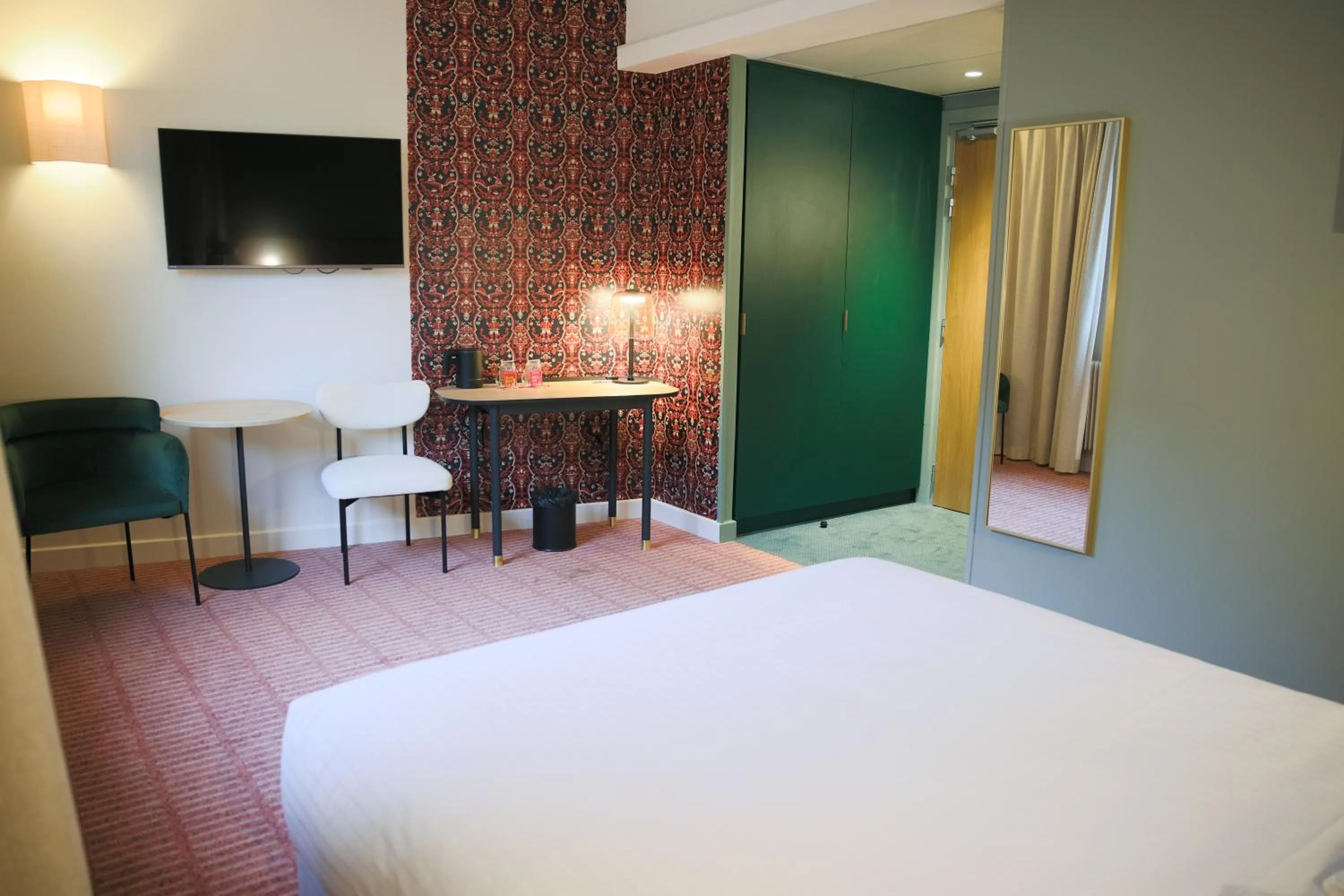 Bed in Logis Hotel L'Ours de Mutzig