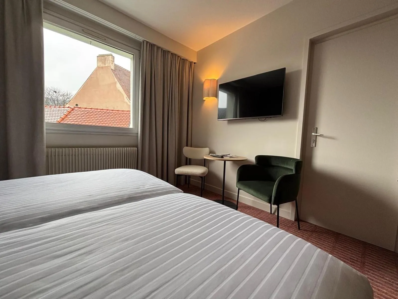 Bed in Logis Hotel L'Ours de Mutzig