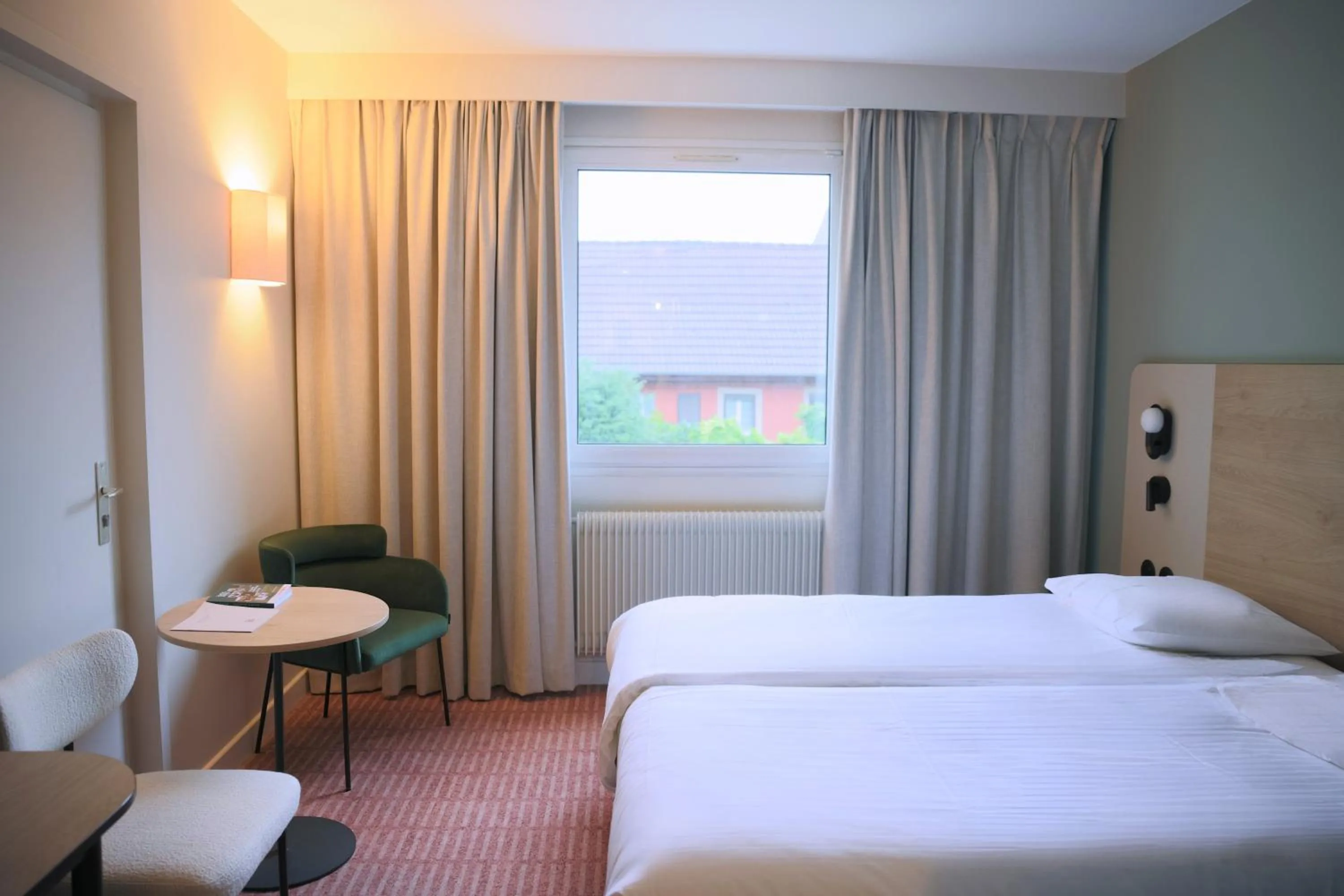 Bed in Logis Hotel L'Ours de Mutzig