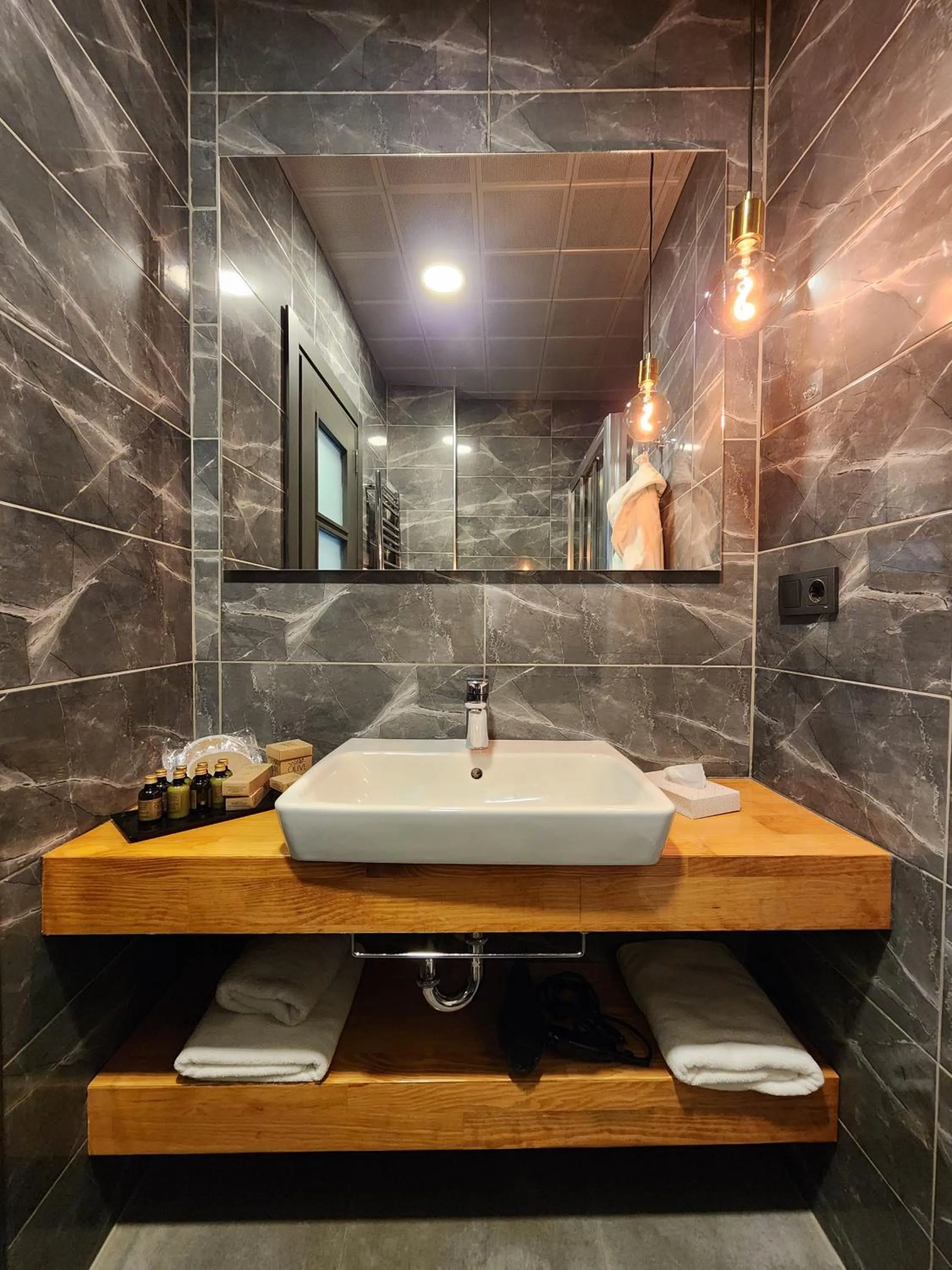 Toilet in Taksim Landhouse Hotel