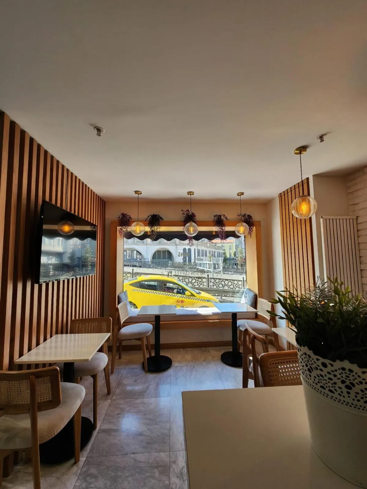 Restaurant/places to eat in Taksim Landhouse Hotel