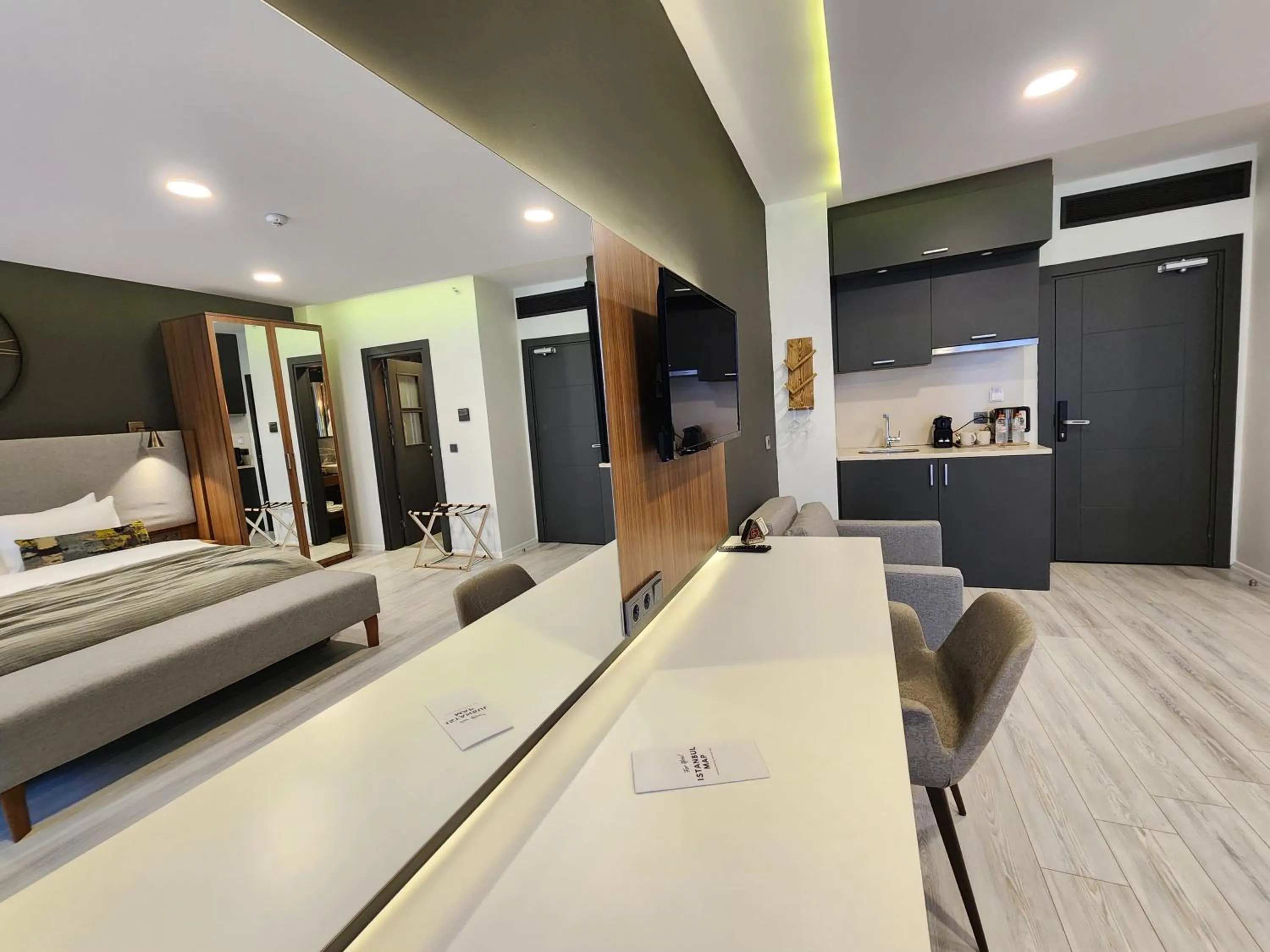 TV and multimedia, Bed in Taksim Landhouse Hotel