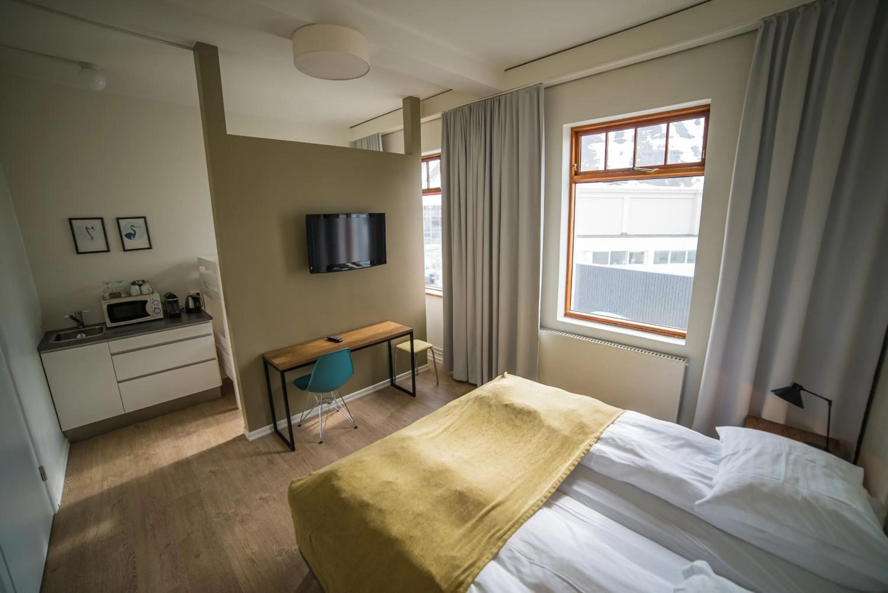 Property building, Bed in Hotel Isafjordur - Horn