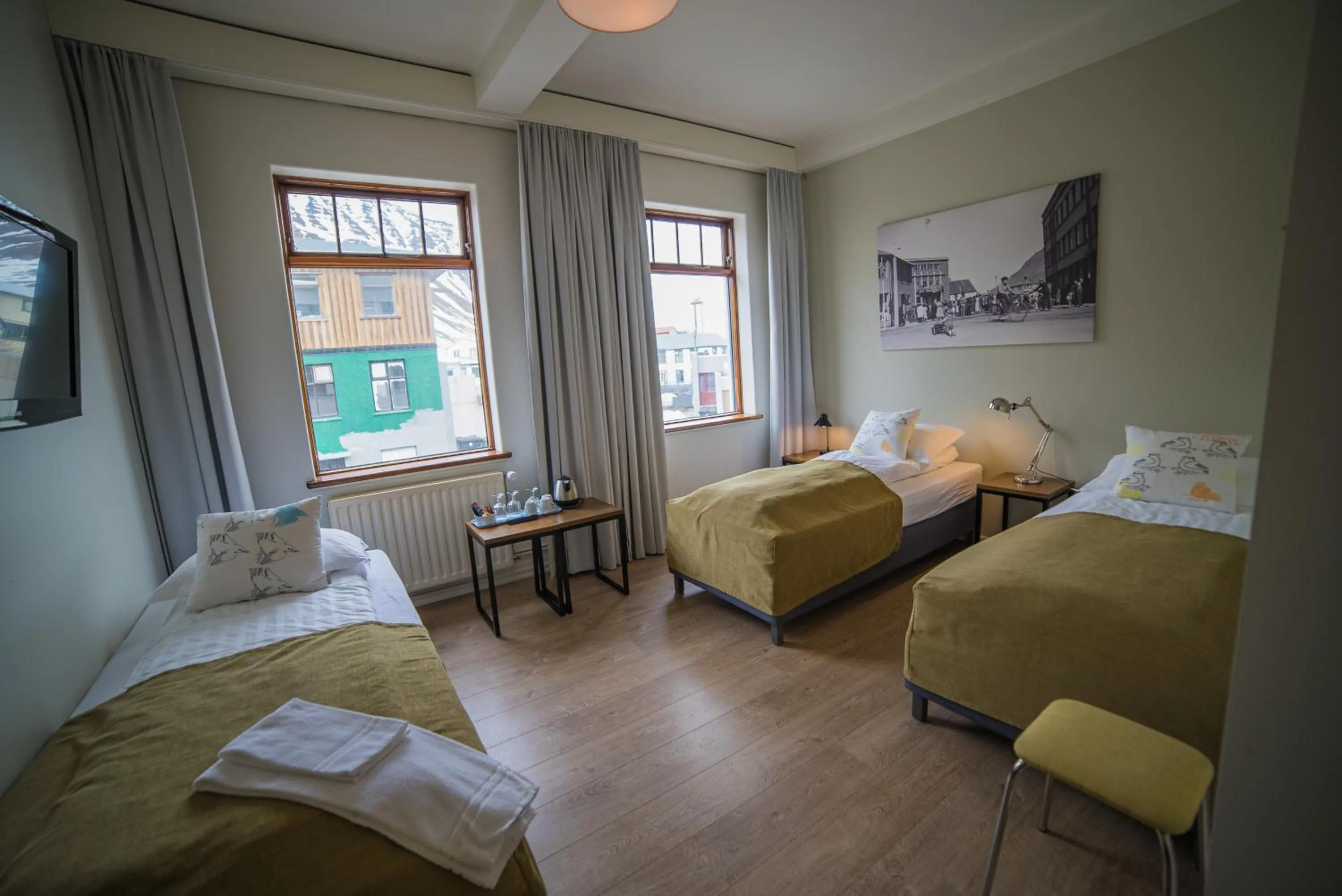 Property building, Bed in Hotel Isafjordur - Horn