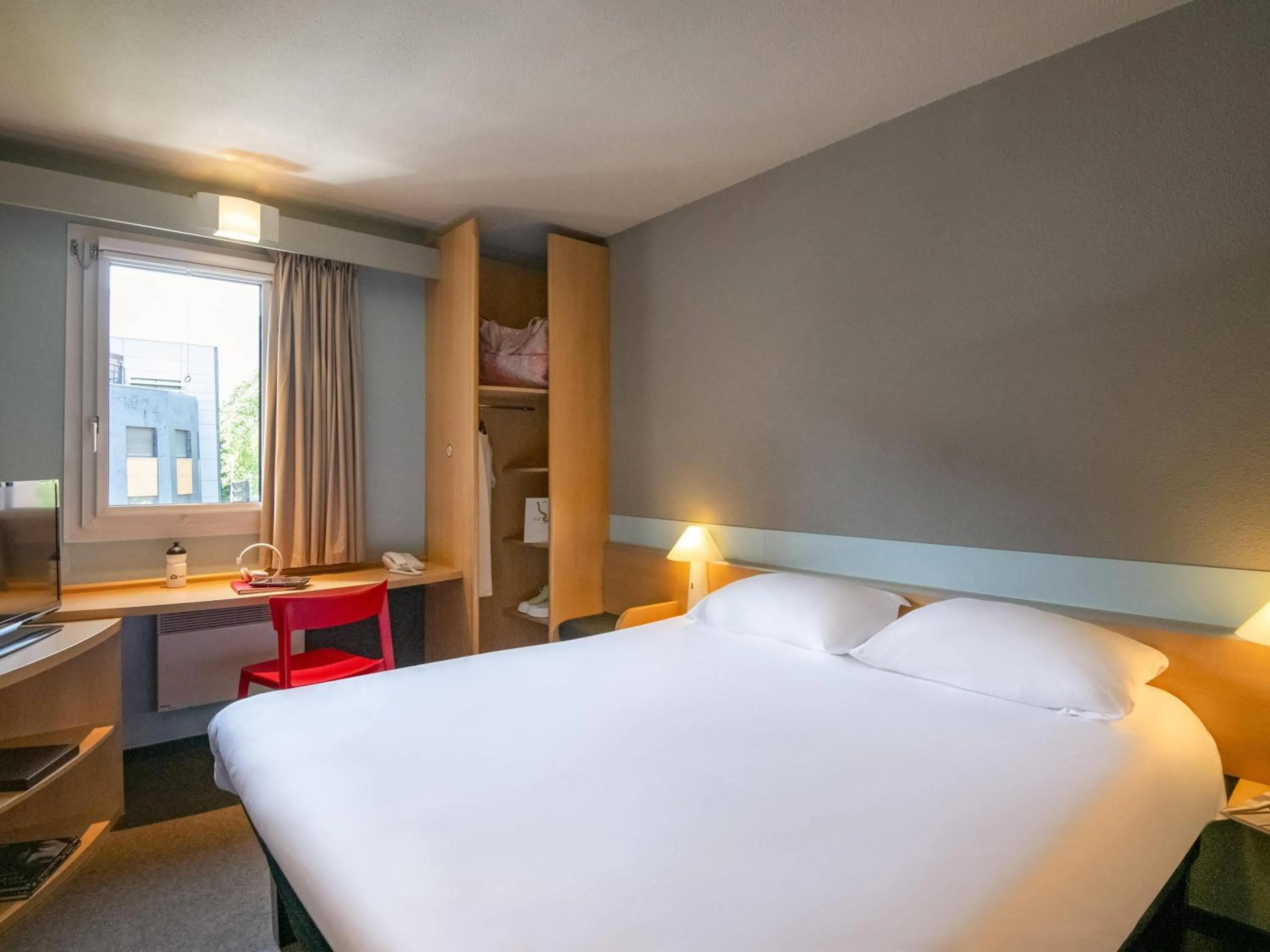 Bedroom, Bed in ibis Gap Centre