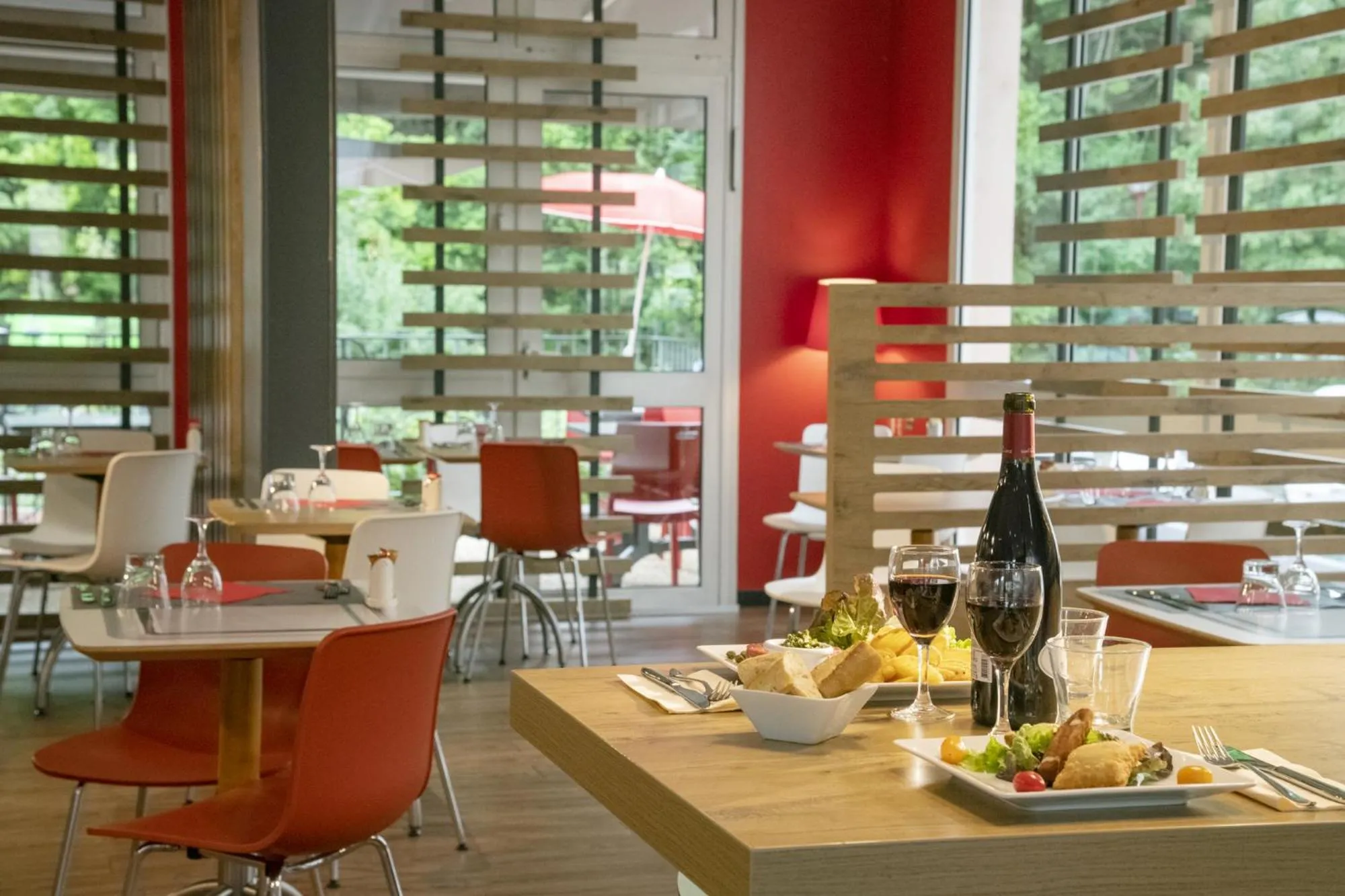 Restaurant/places to eat in ibis Gap Centre