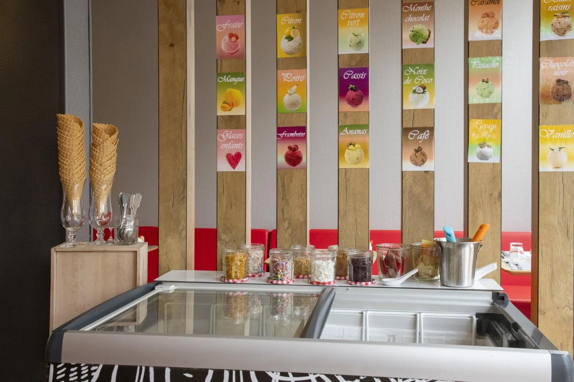 Restaurant/places to eat in ibis Gap Centre