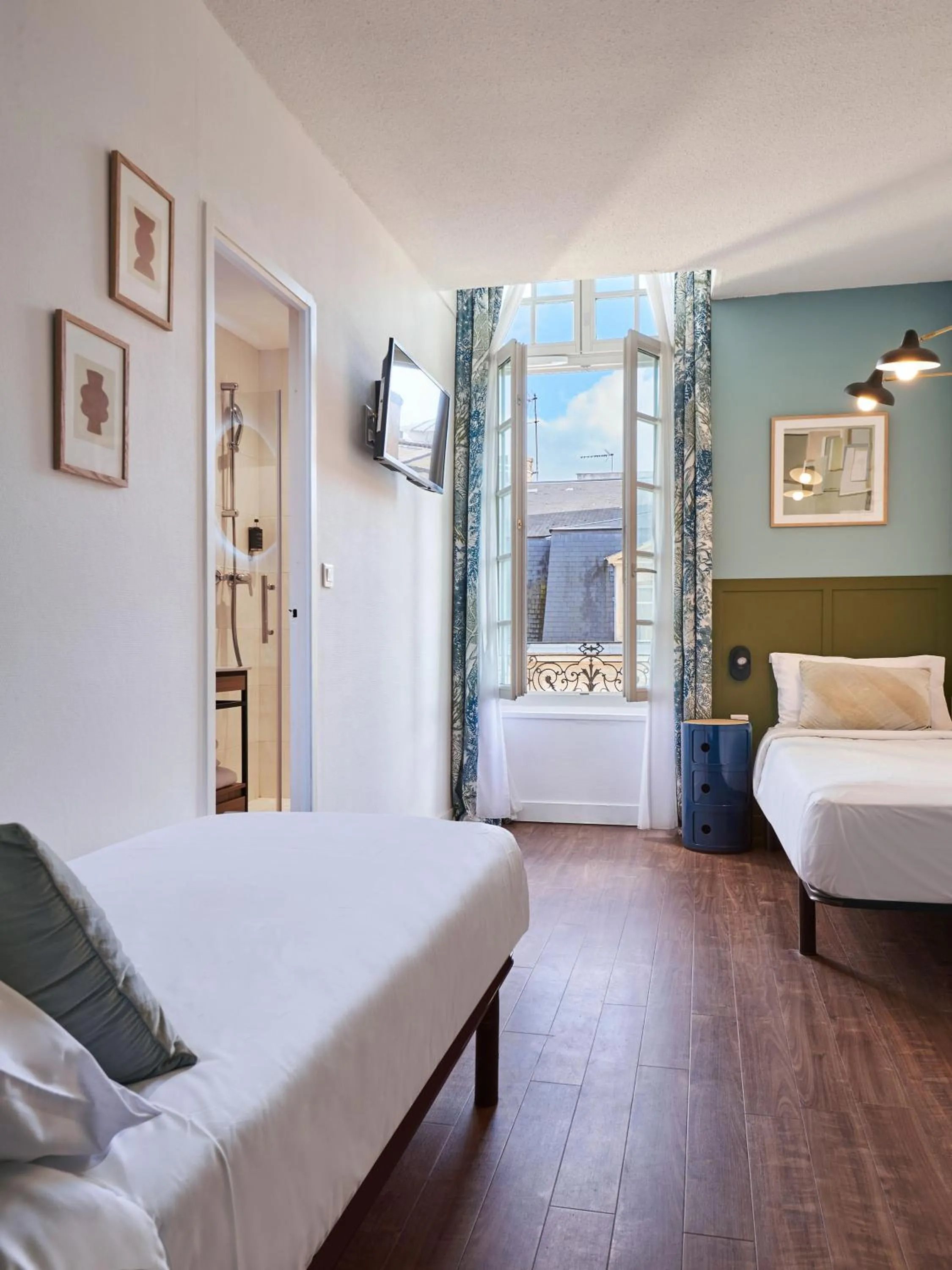 Bedroom, Bed in Hôtel Bordeaux Clémenceau by Happyculture