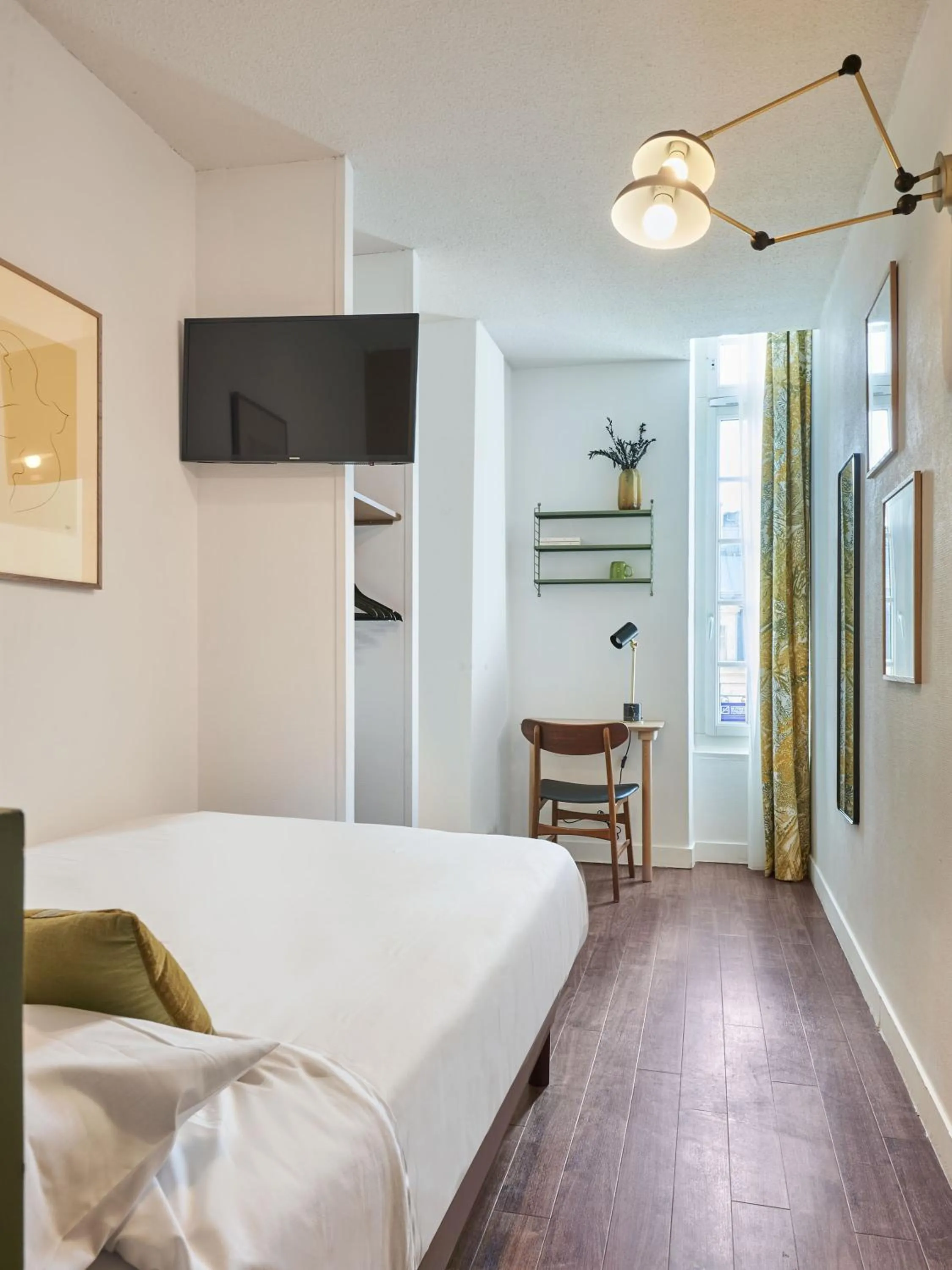 Bedroom, Bed in Hôtel Bordeaux Clémenceau by Happyculture