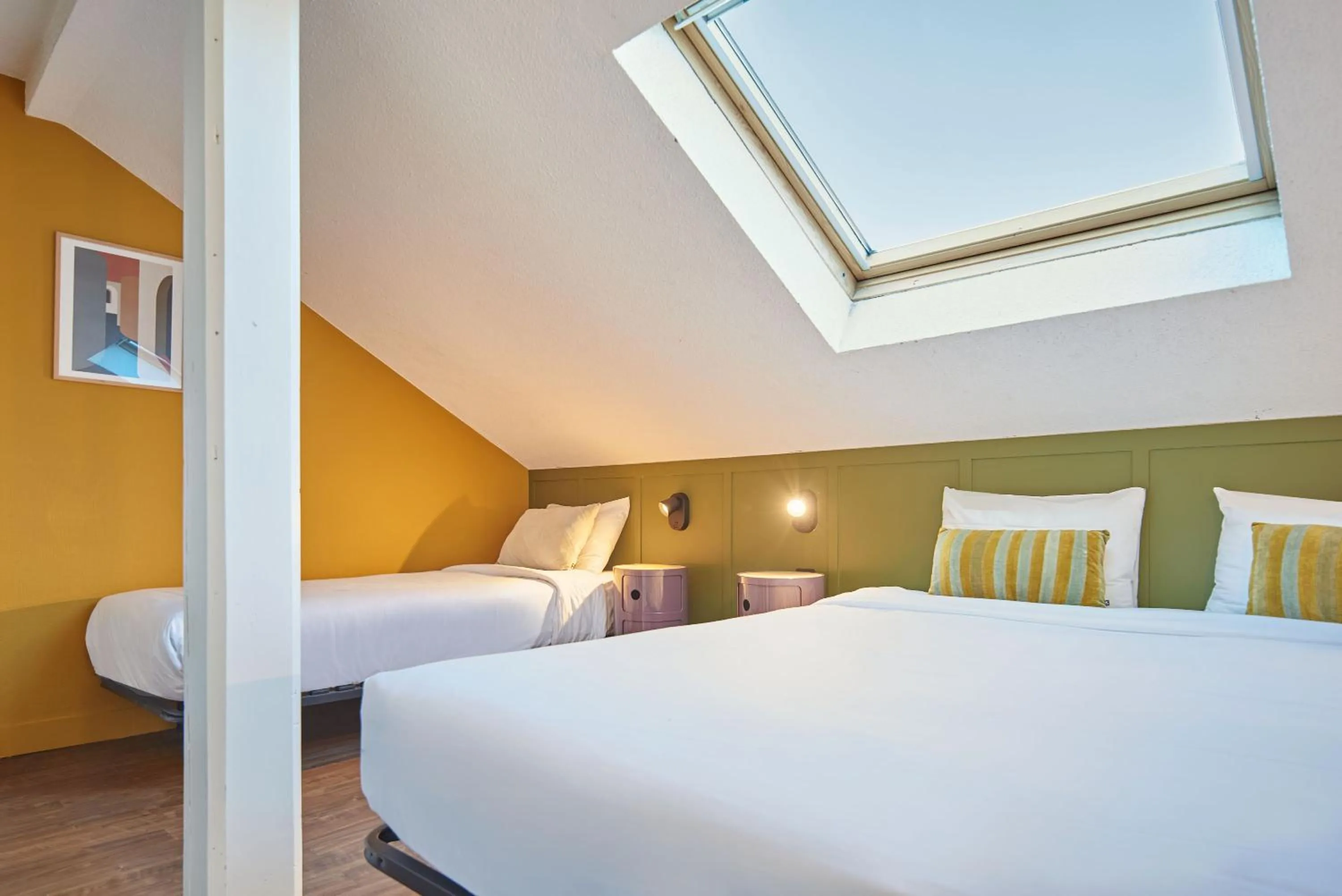 Bedroom, Bed in Hôtel Bordeaux Clémenceau by Happyculture